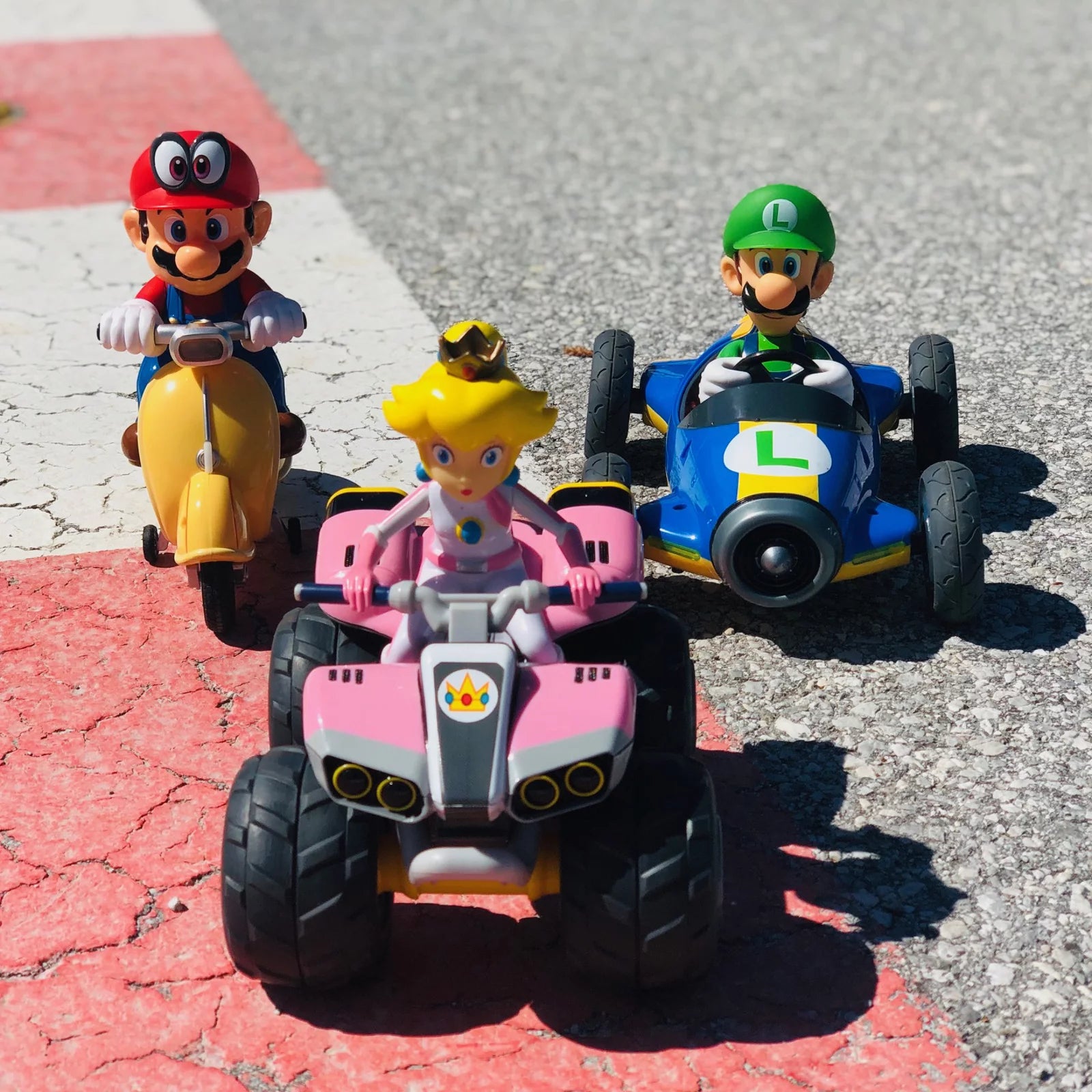 carrera-rc-2-4ghz-mario-kart-peach-quad-1-20-2 image 4