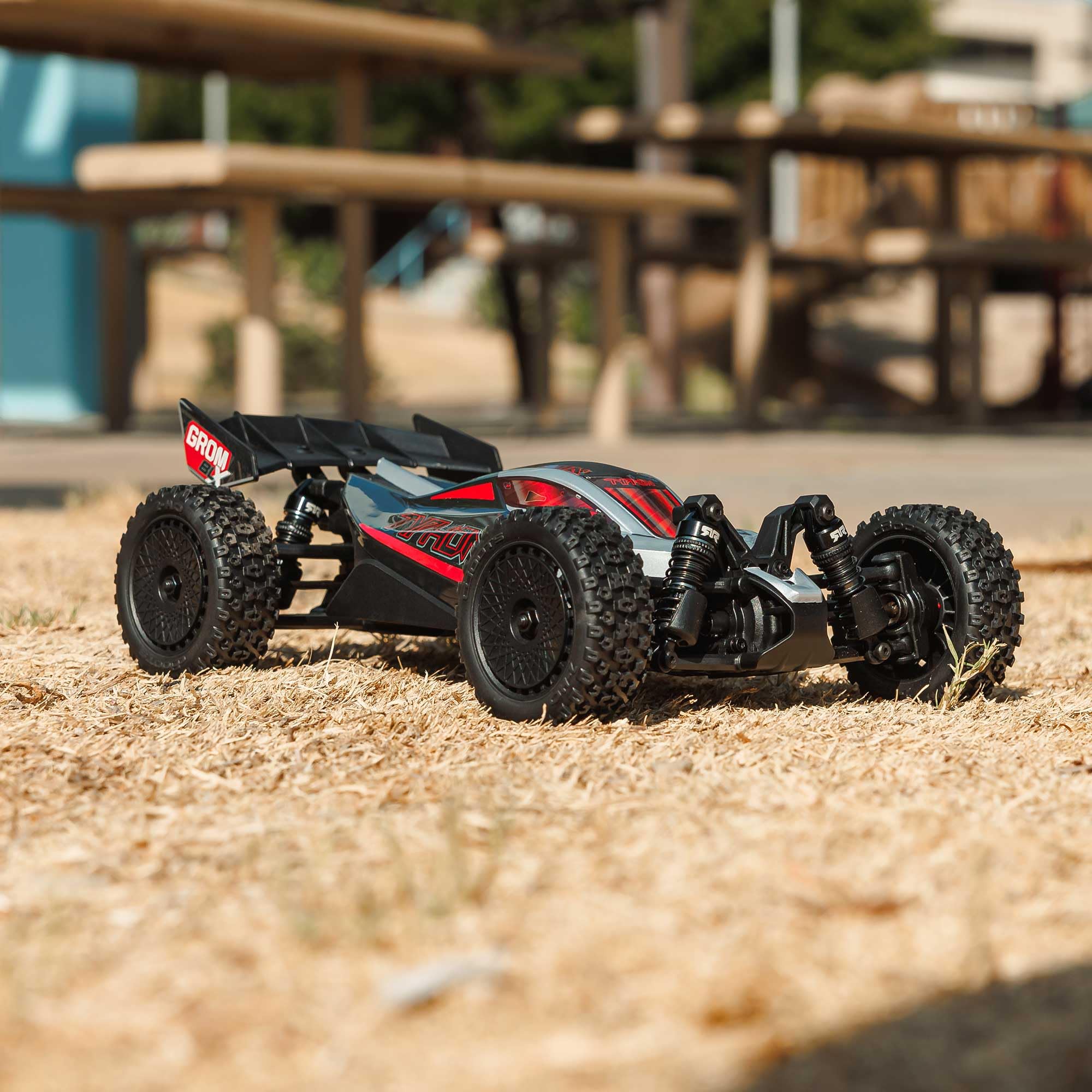 arrma-grom-4x4-223s-blx-typhon-buggy-rtr-silber-ara2306t1 image 2