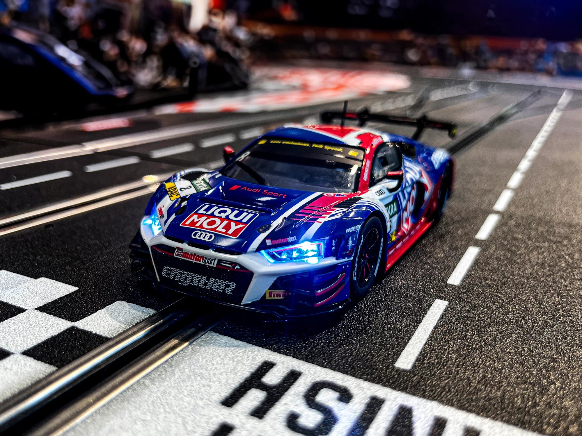 carrera-digital-132-audi-r8-lms-gt3-evo-ii-engstler-motorsport-no-8-1-32 image 2