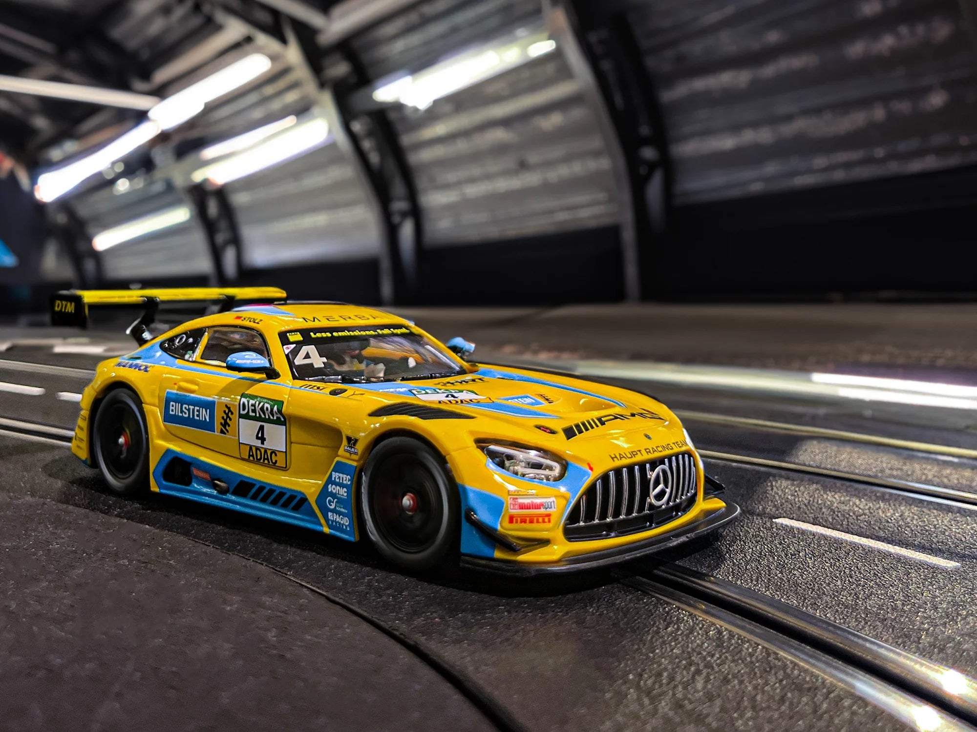 carrera-rc-mercedes-amg-gt3-evo-team-hrt-no-4-slotcar-1-32 image 2