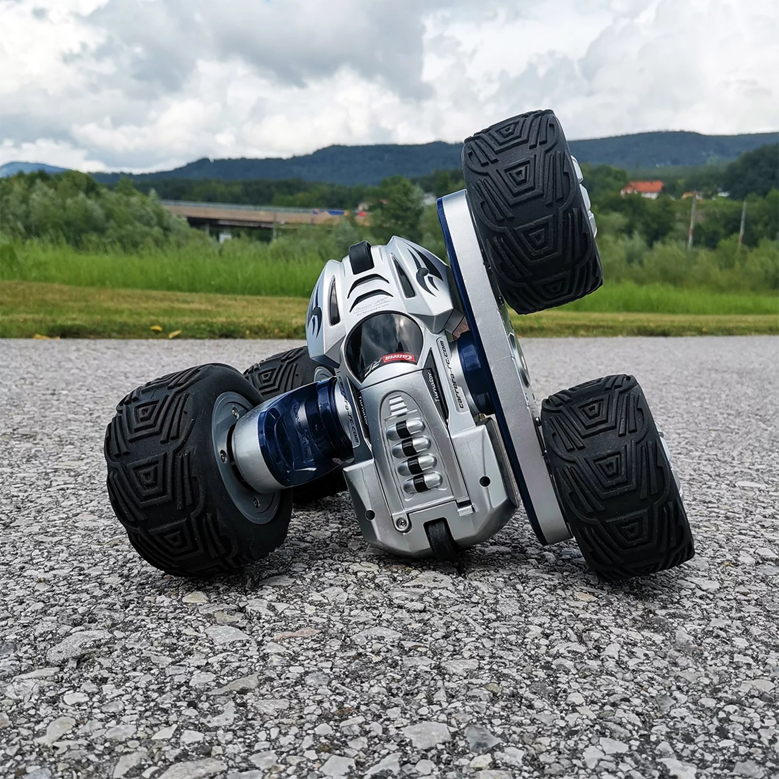 carrera-rc-turnator-2-4ghz-stunt-auto-rot-360-flip-action image 3
