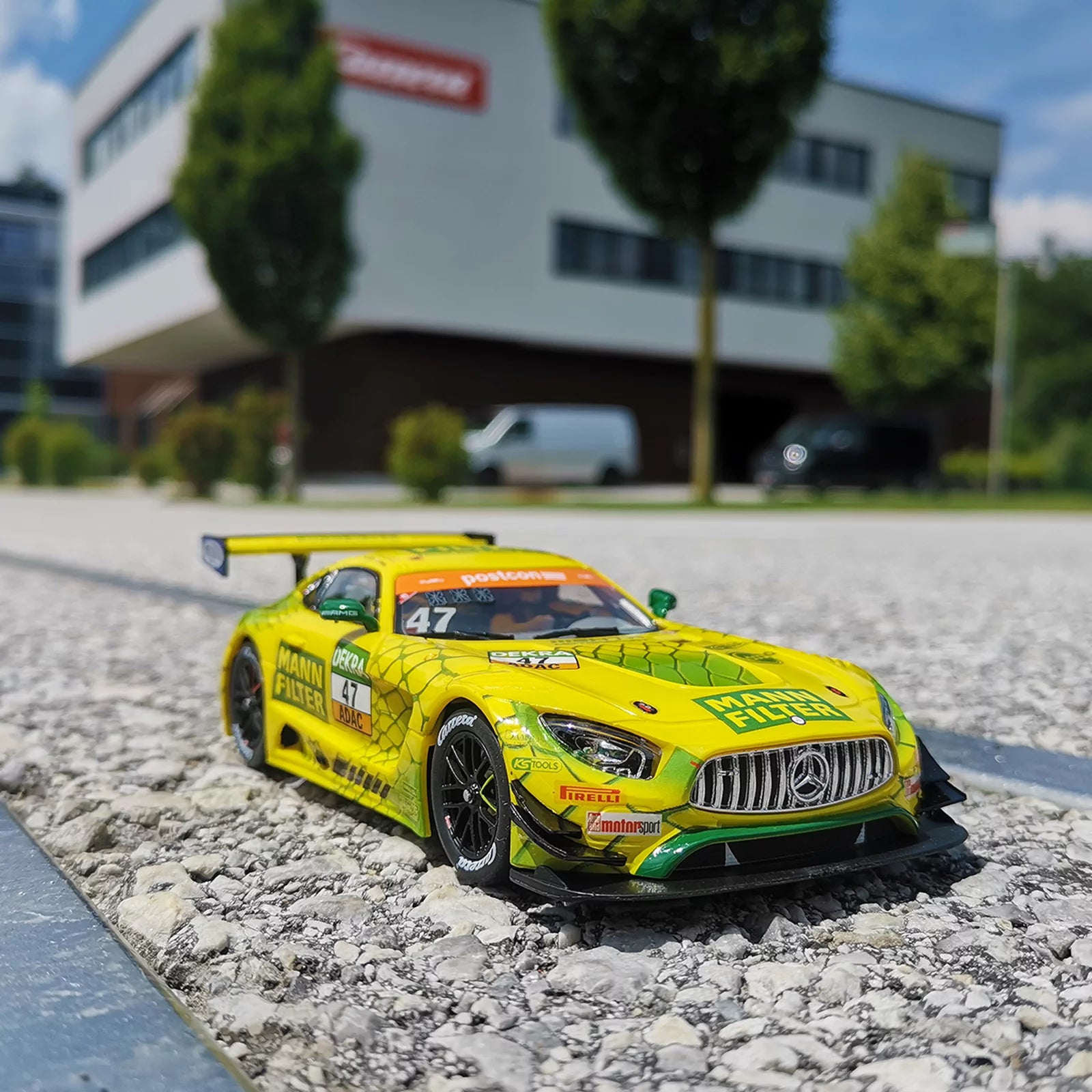 carrera-rc-mercedes-amg-gt3-mann-filter-team-htp-no-47-slotcar-1-32 image 3