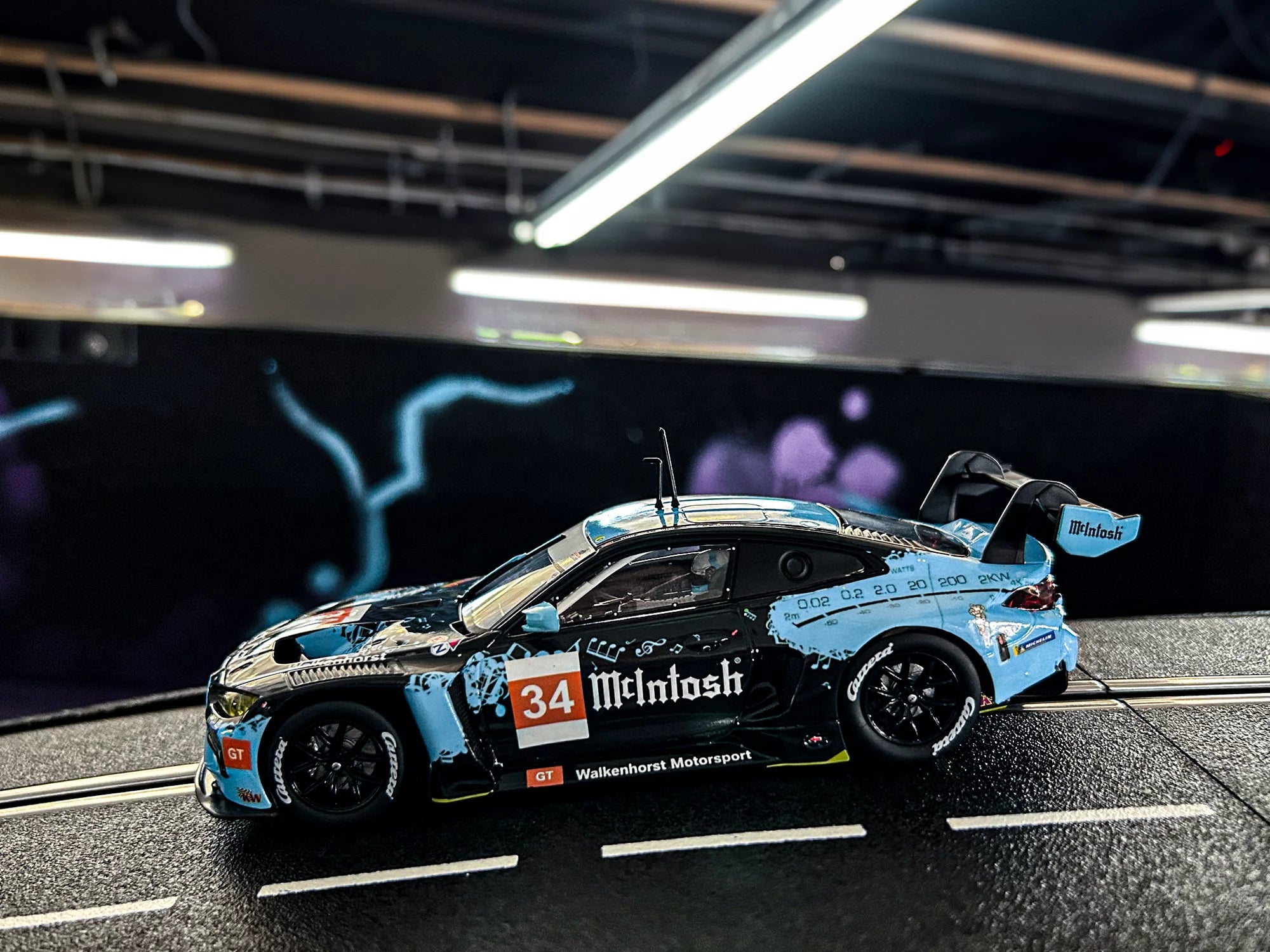 carrera-bmw-m4-gt3-walkenhorst-motorsport-no-34-digital-132-slotcar-1-32 image 3