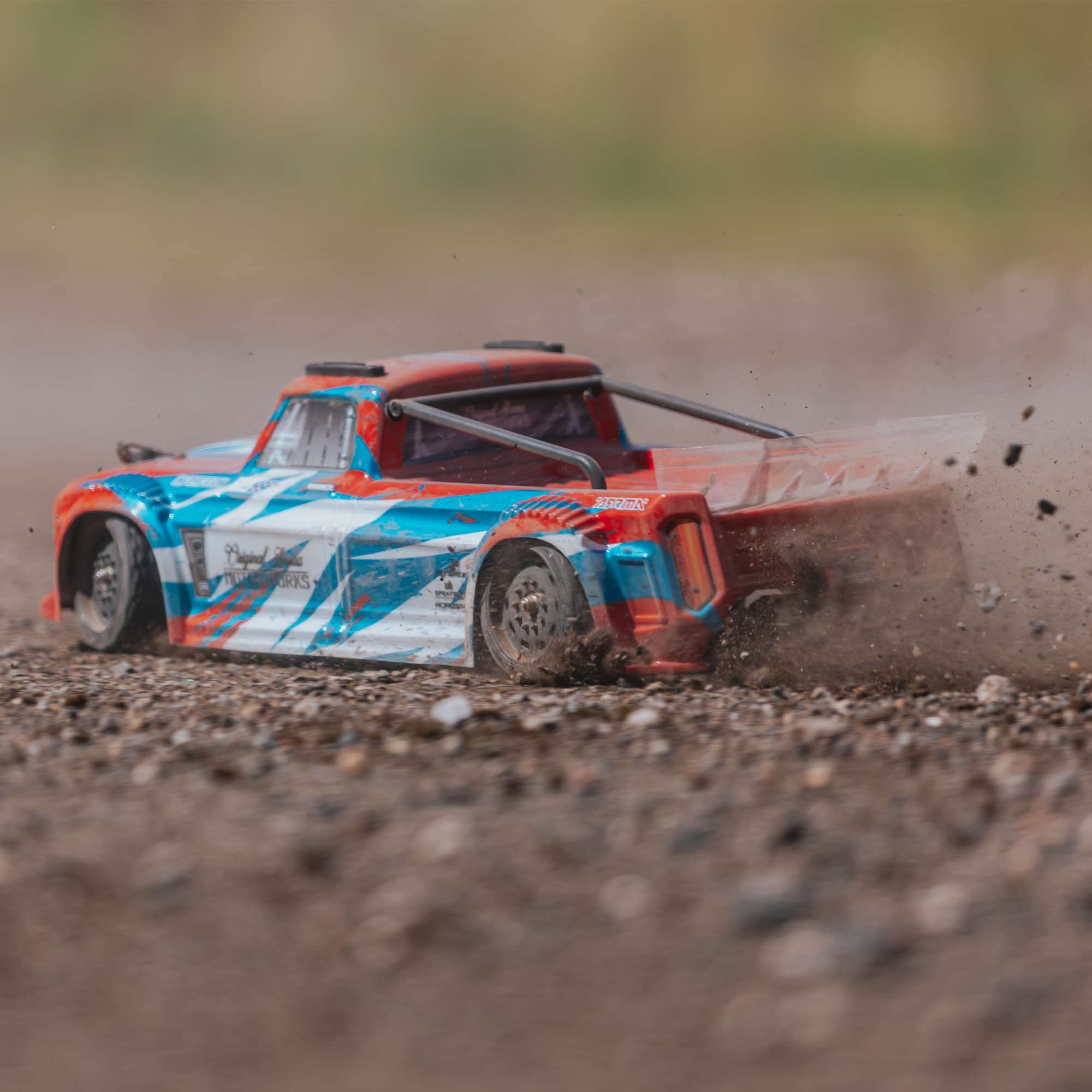 arrma-infraction-4x4-mega-resto-mod-truck-rtr-1-8-rot-blau image 6