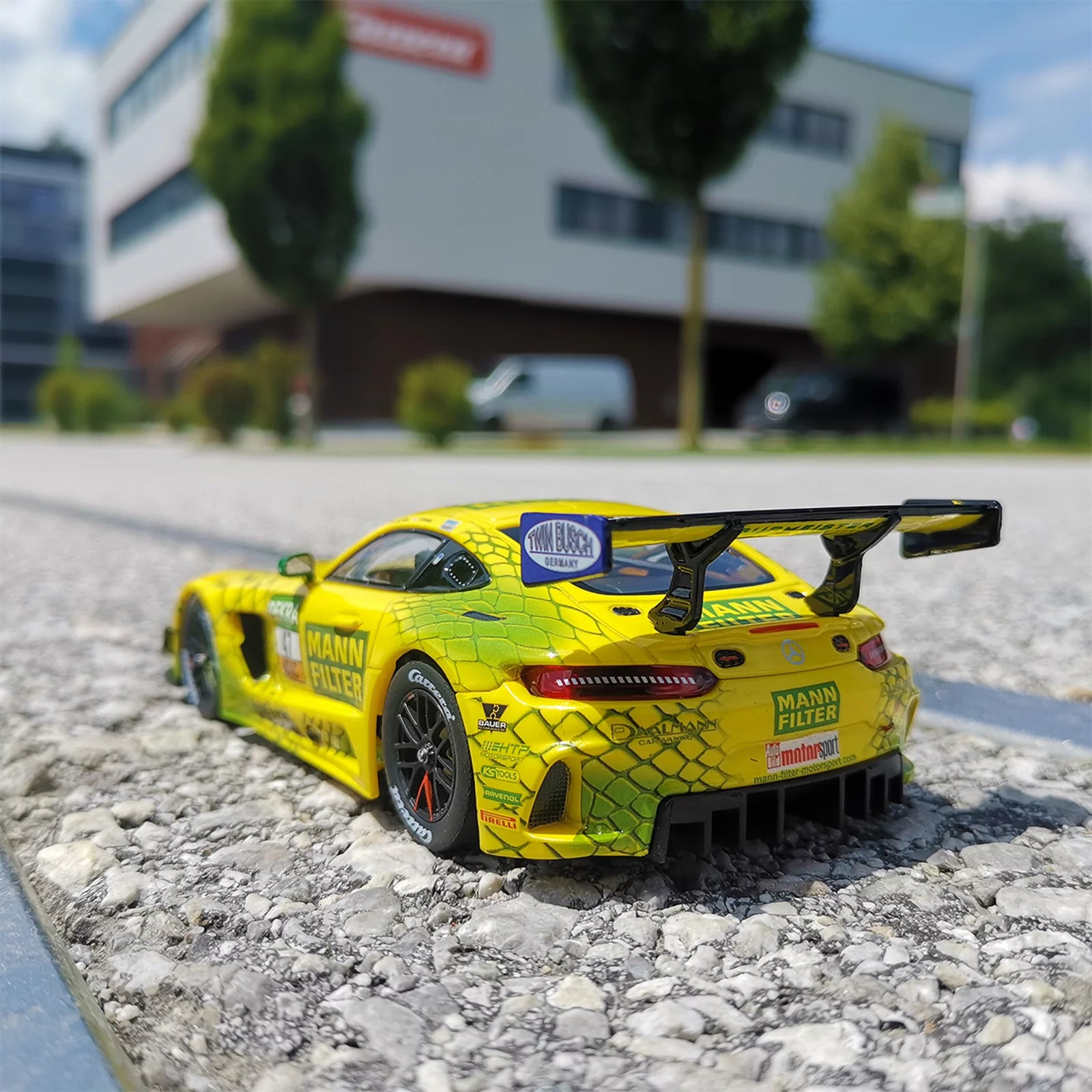 carrera-rc-mercedes-amg-gt3-mann-filter-team-htp-no-47-slotcar-1-32 image 4