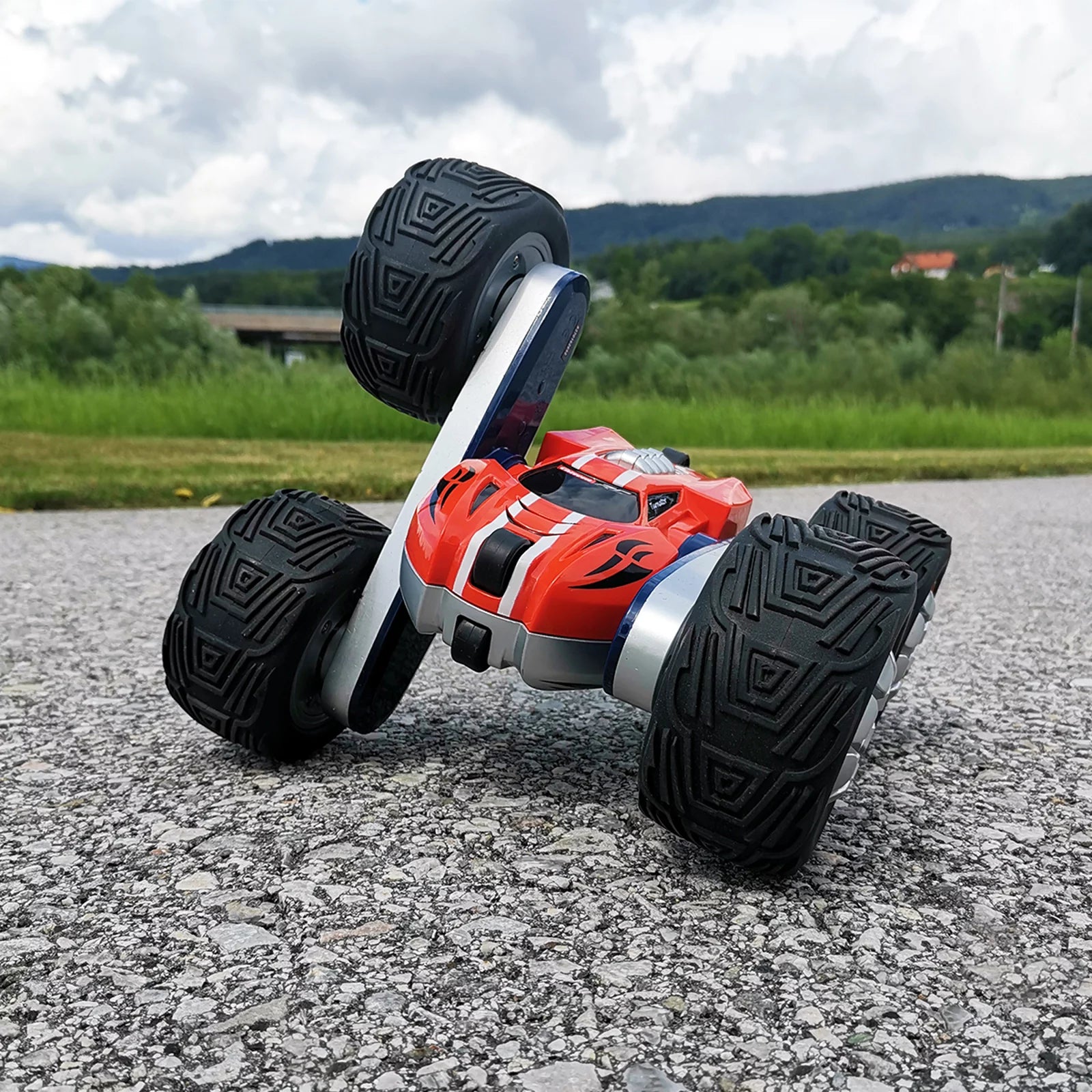 carrera-rc-turnator-2-4ghz-stunt-auto-rot-360-flip-action image 4