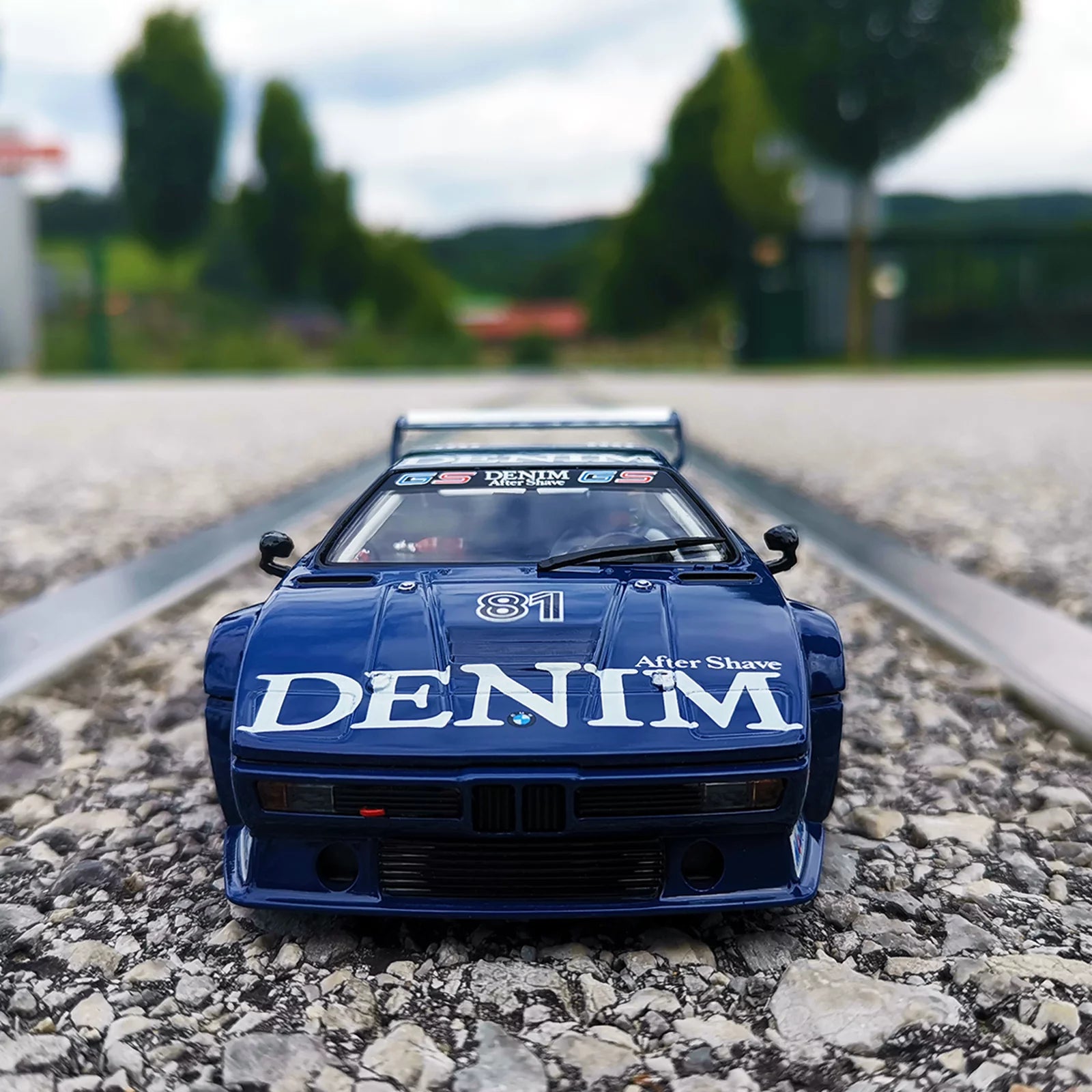 carrera-rc-bmw-m1-procar-denim-no-81-1980-slotcar image 2