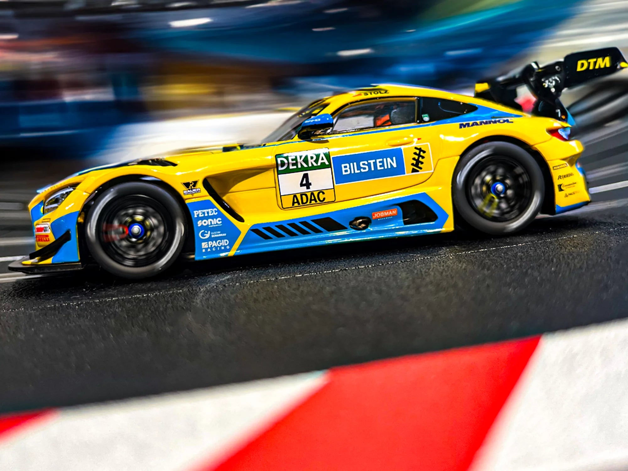 carrera-rc-mercedes-amg-gt3-evo-team-hrt-no-4-slotcar-1-32 image 3