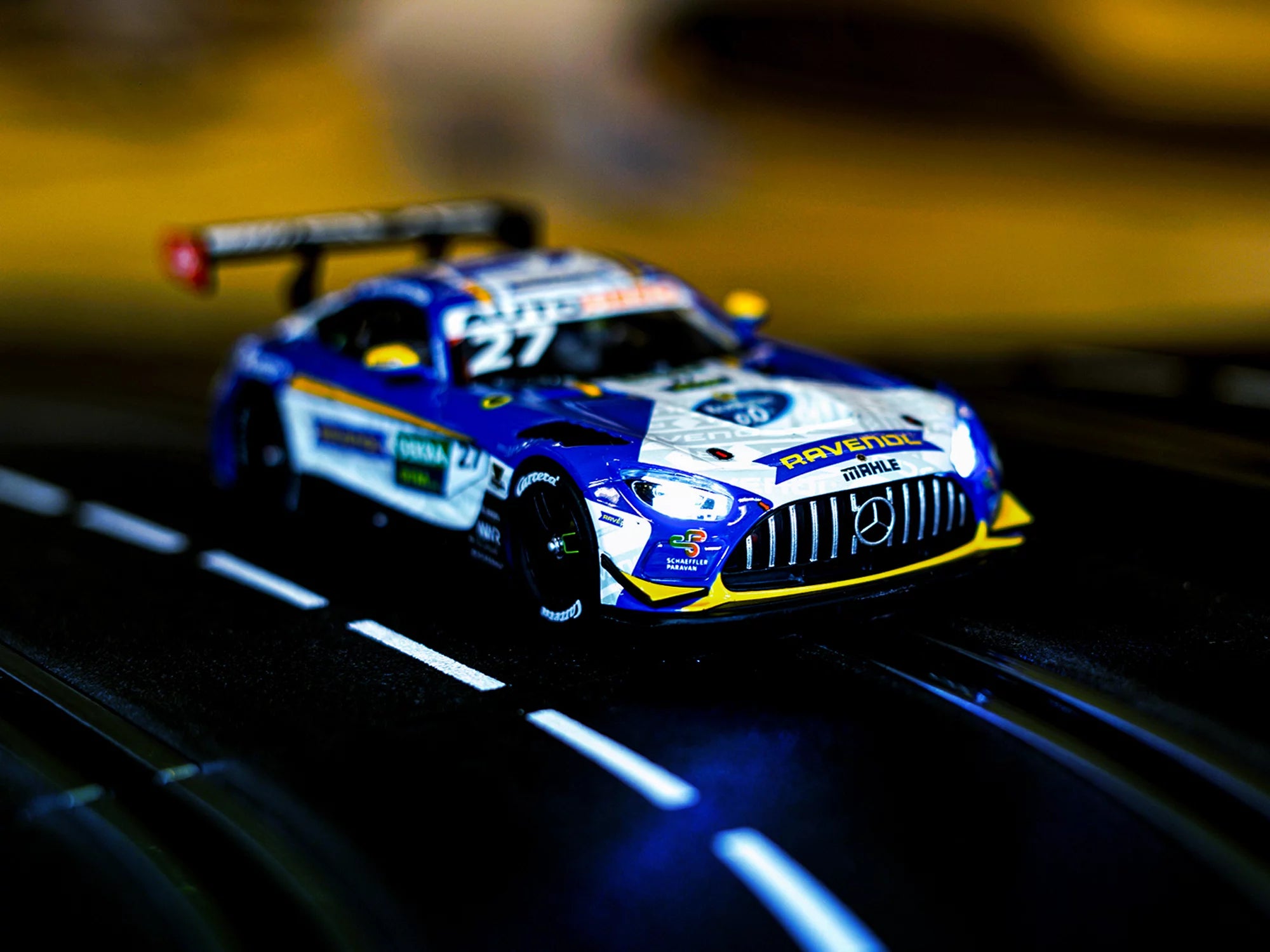 carrera-rc-mercedes-amg-gt3-evo-team-winward-no-27-dtm-2022-digital-132-slotcar- image 3