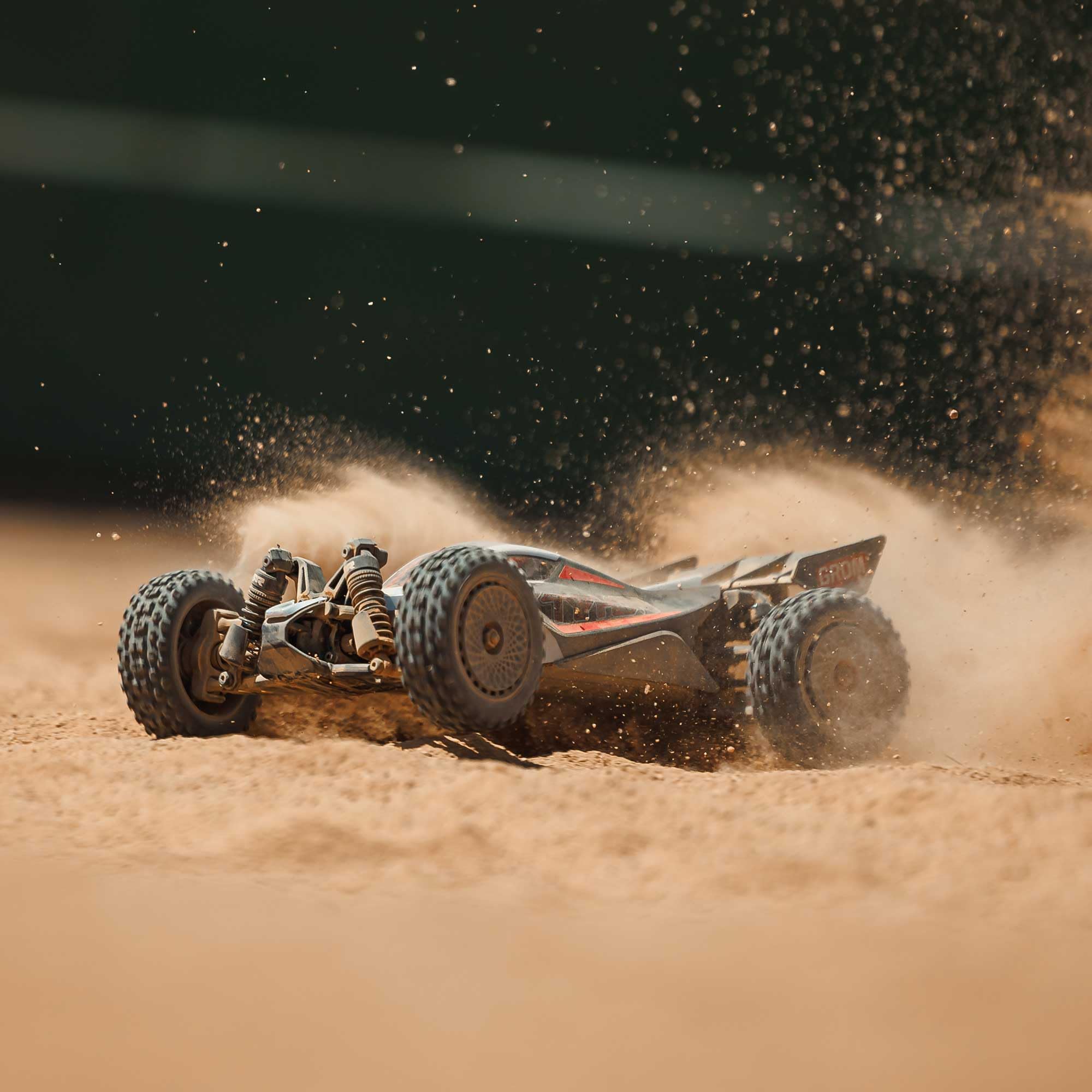 arrma-grom-4x4-223s-blx-typhon-buggy-rtr-silber-ara2306t1 image 3