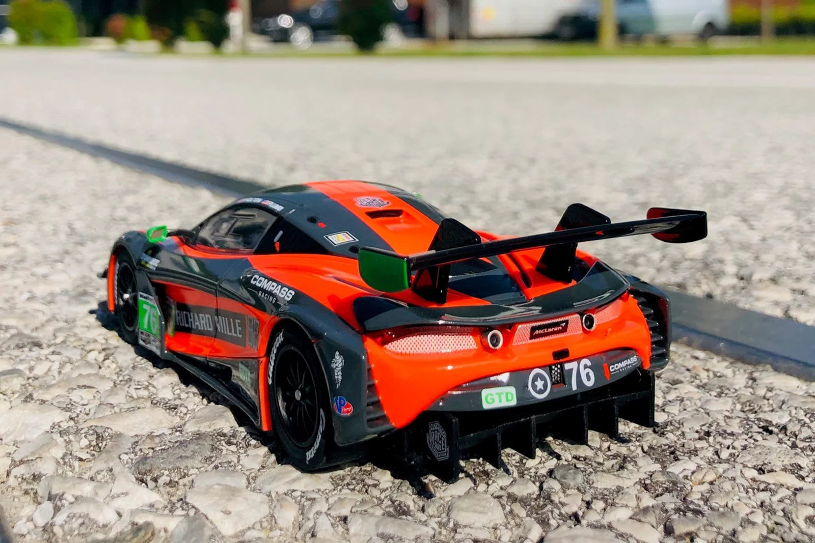 carrera-rc-mclaren-720s-gt3-compass-racing-no-76-digital-132-slotcar-1-32 image 4