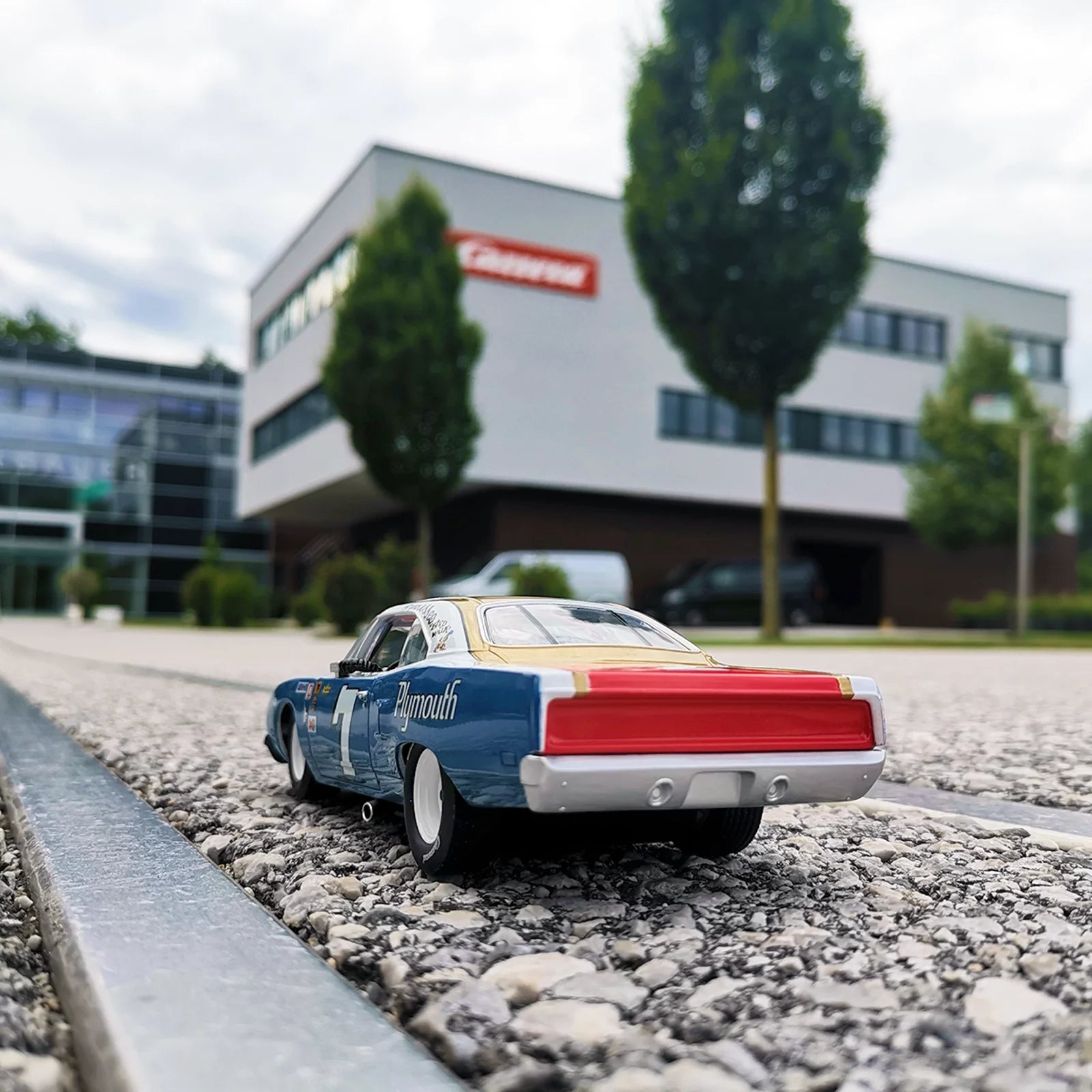 carrera-rc-plymouth-roadrunner-no-7-digital-132-slotcar-1-32 image 4