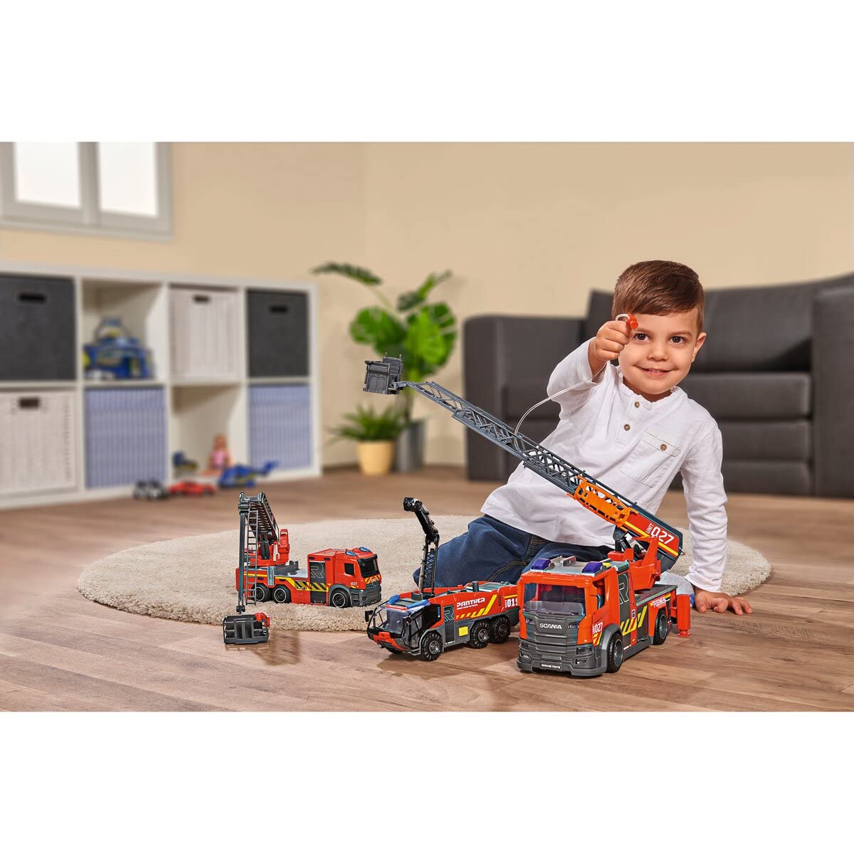 dickie-toys-scania-drehleiter-feuerwehr-mit-wasserspritze-25-cm-rot image 3