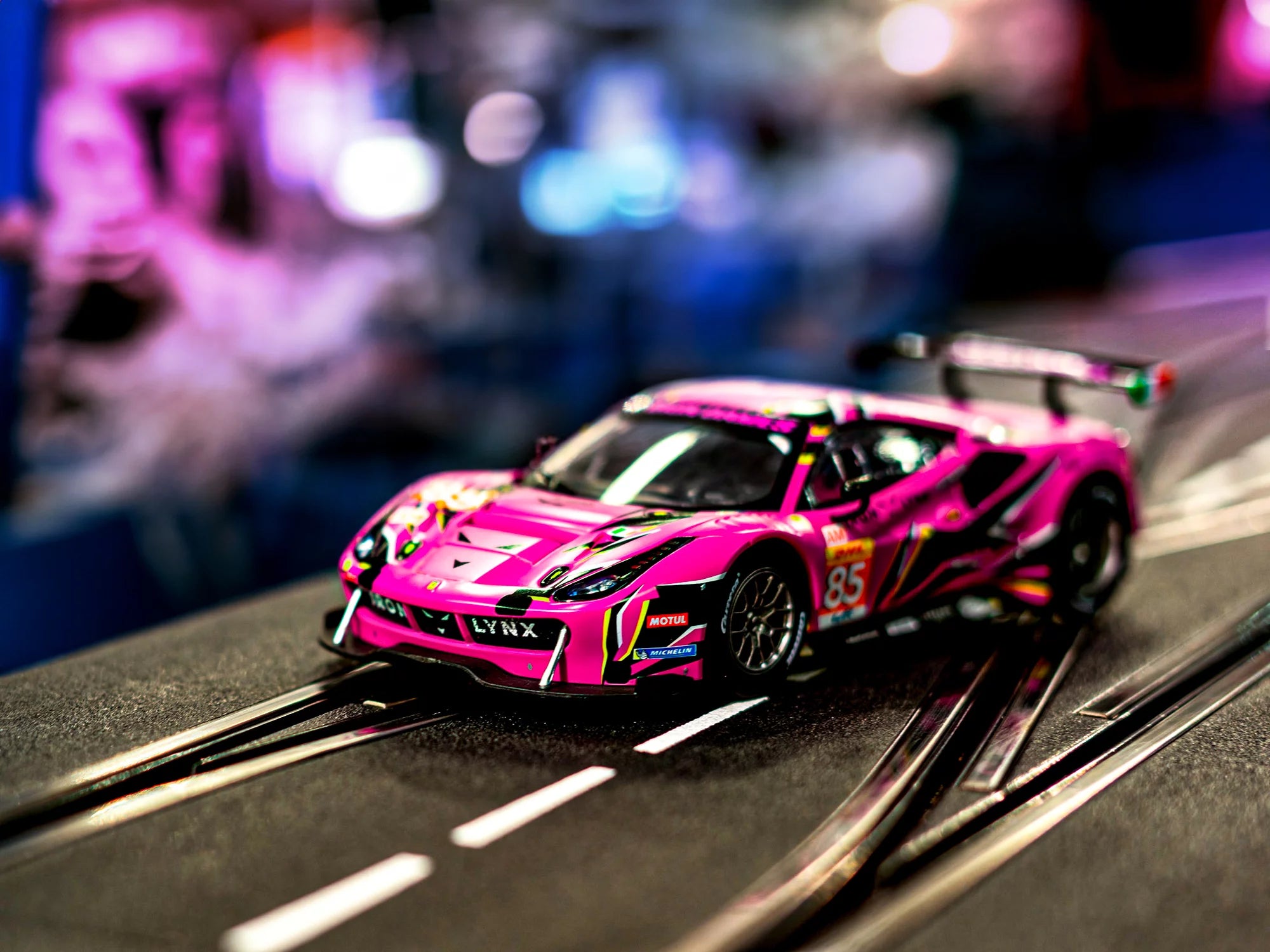 carrera-rc-ferrari-488-gt3-iron-dames-no-85-slotcar-digital-132-1-32 image 2