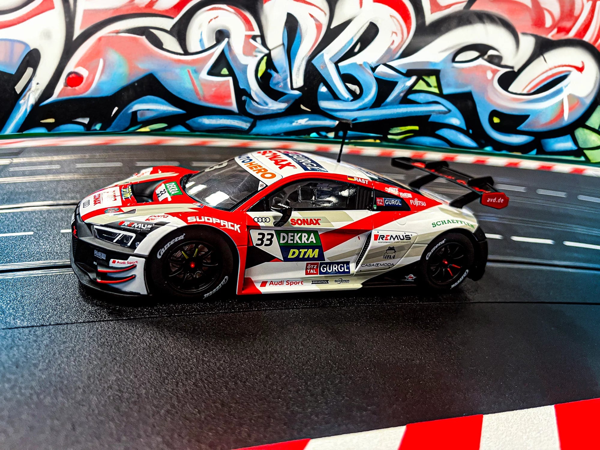 carrera-rc-audi-r8-lms-gt3-evo-ii-team-abt-no-33-clubmodell-2023-slotcar-1-24 image 2