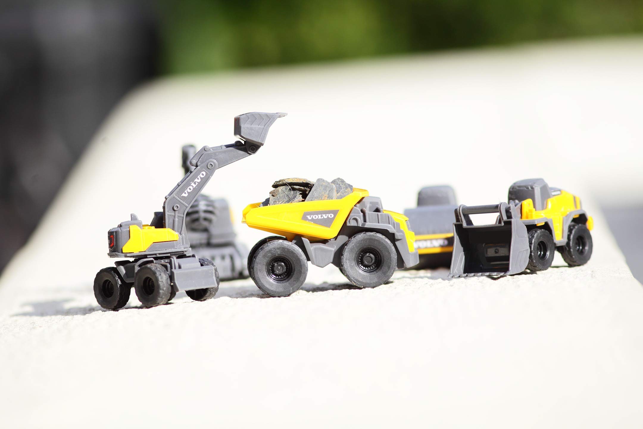dickie-toys-volvo-micro-builders-3er-set-9-cm image 2