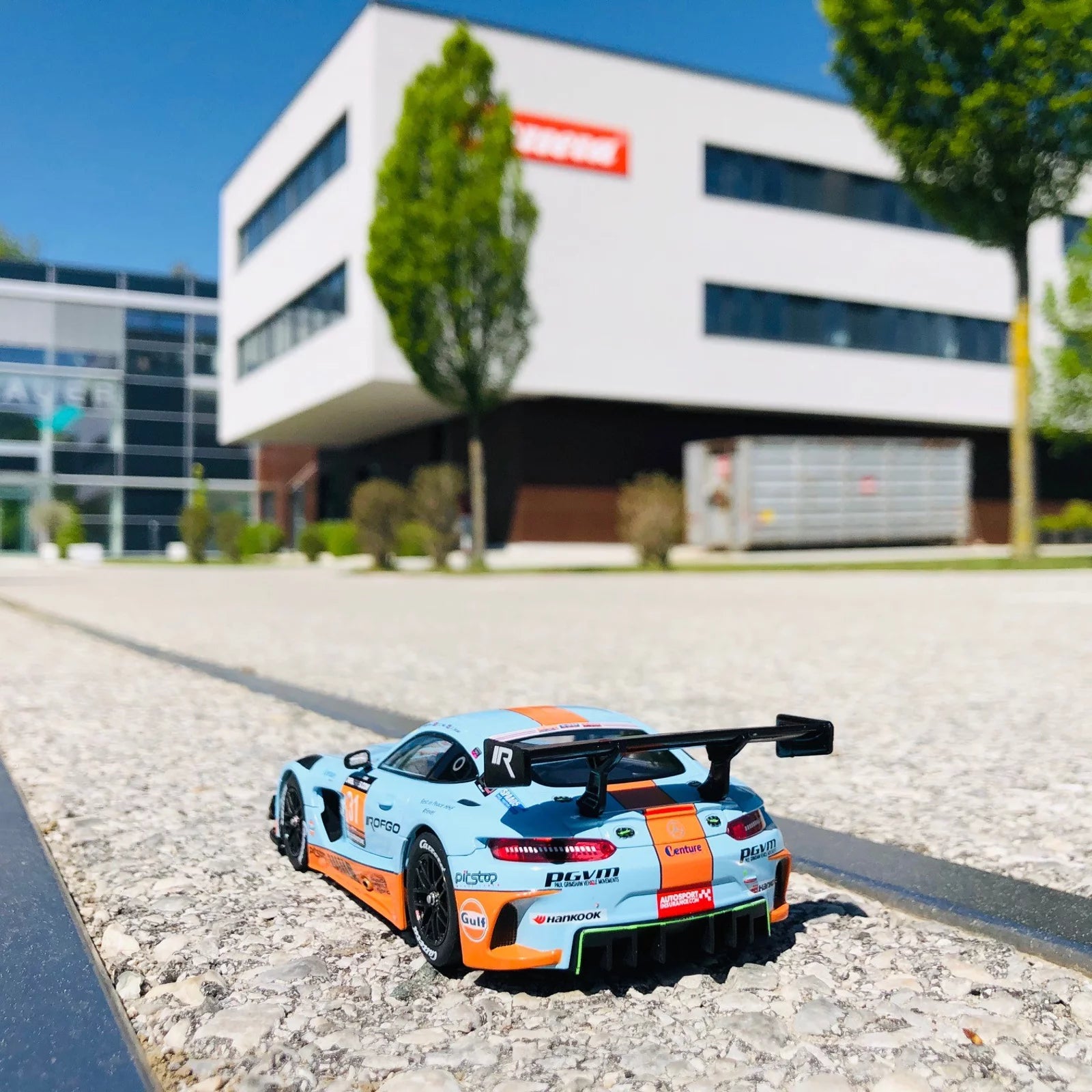 carrera-rc-mercedes-amg-gt3-rofgo-racing-no-31-slotcar-1-32 image 3