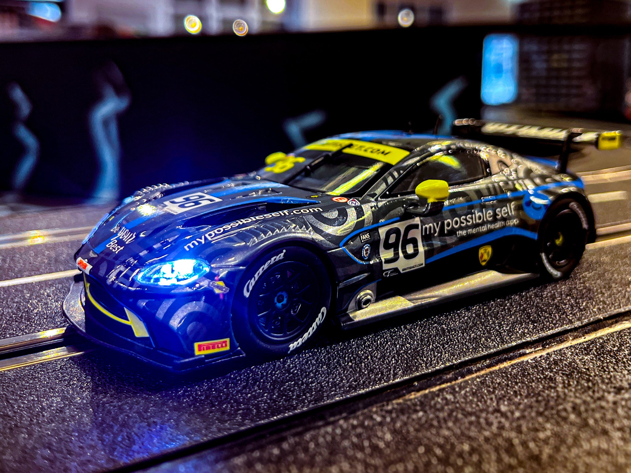 carrera-rc-aston-martin-vantage-gte-optimum-motorsport-slotcar-carrera-digital-1 image 5