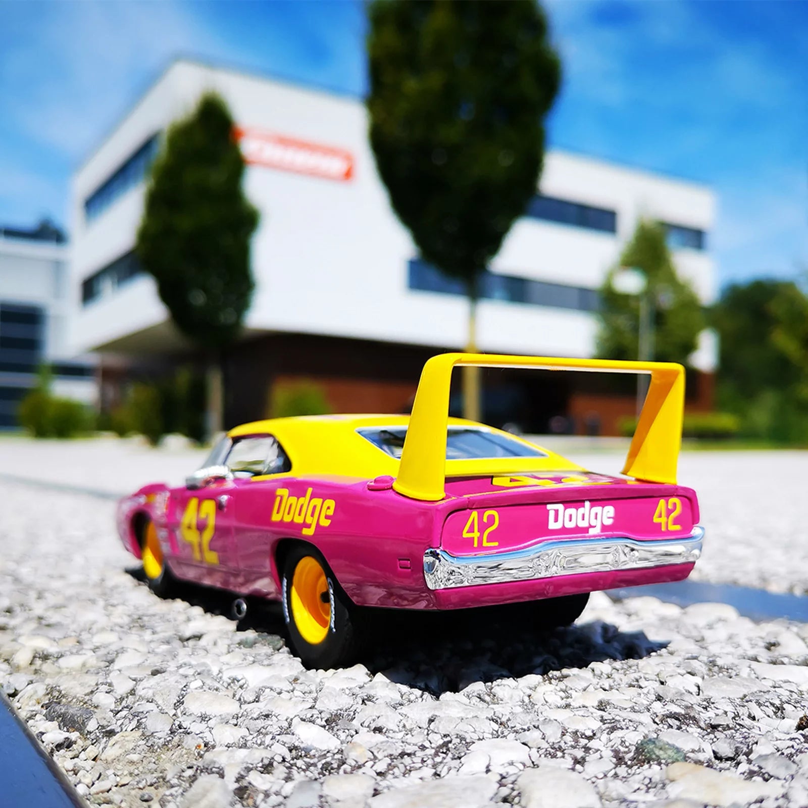 carrera-rc-dodge-charger-daytona-no-42-slotcar-digital-132-1-32 image 3