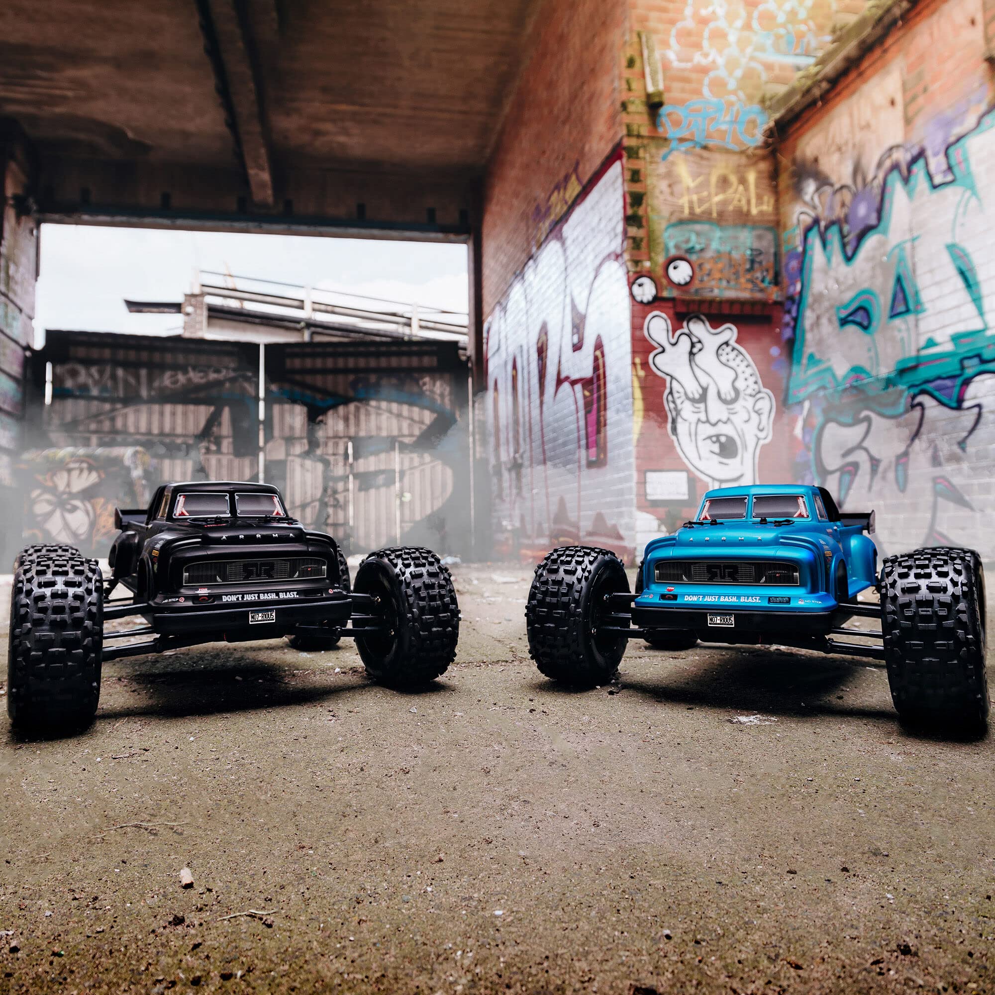 arrma-1-8-notorious-6s-v5-4wd-blx-stunt-truck-rtr-schwarz image 8