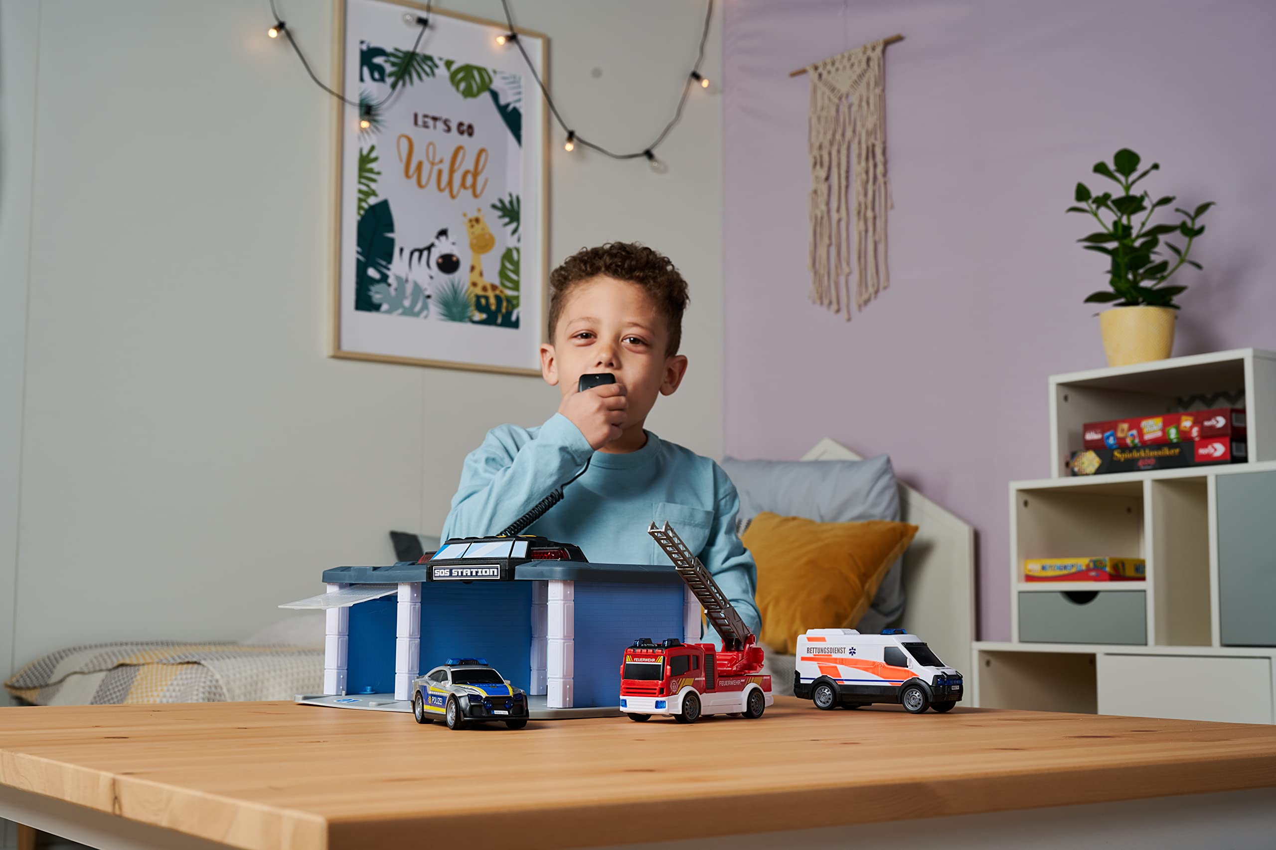 dickie-toys-sos-rettungsstation-mit-polizei-feuerwehr-krankenwagen-licht-sound image 6