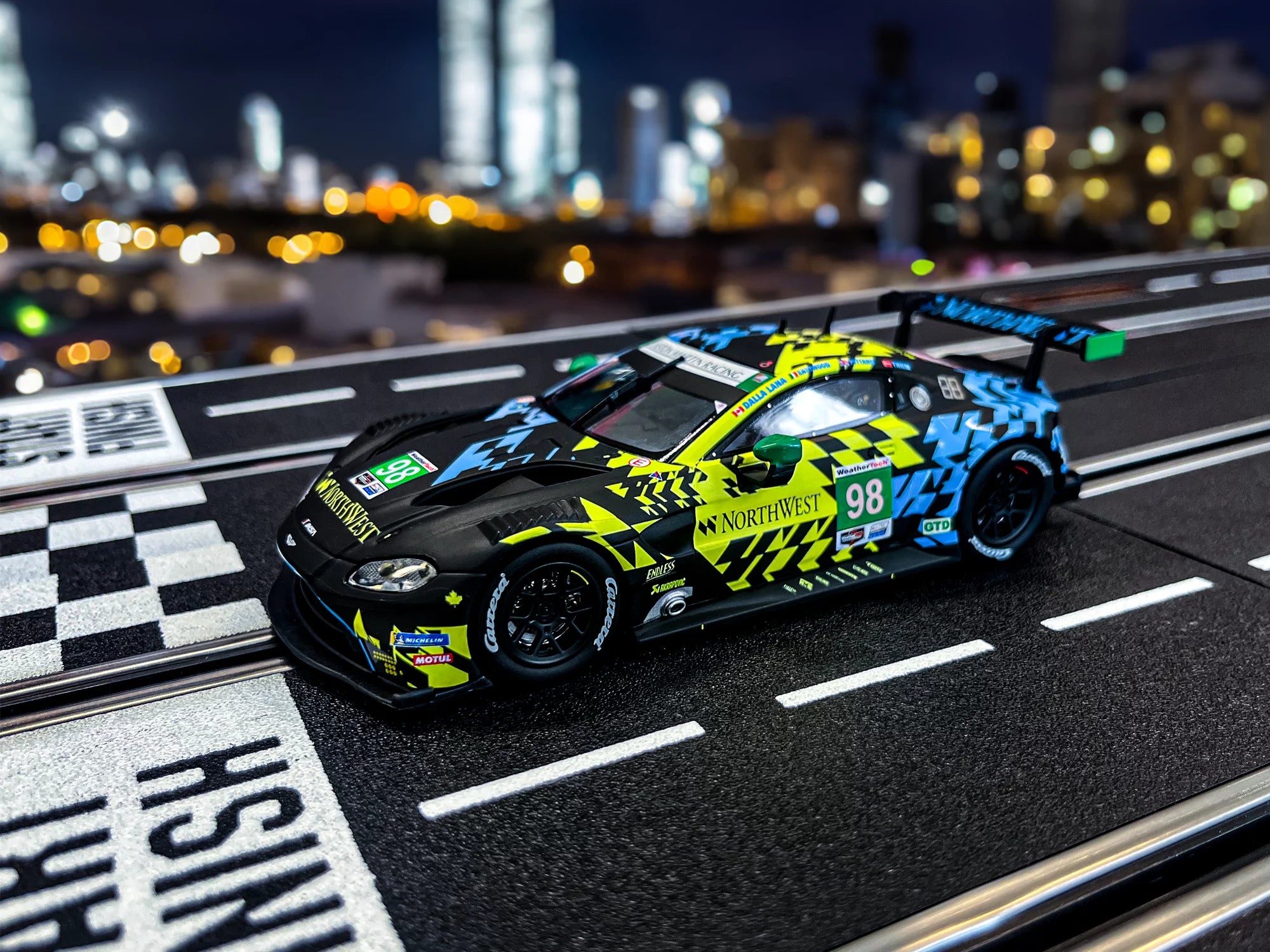 carrera-digital-132-aston-martin-vantage-gt3-northwest-no-98-slotcar-1-32 image 2