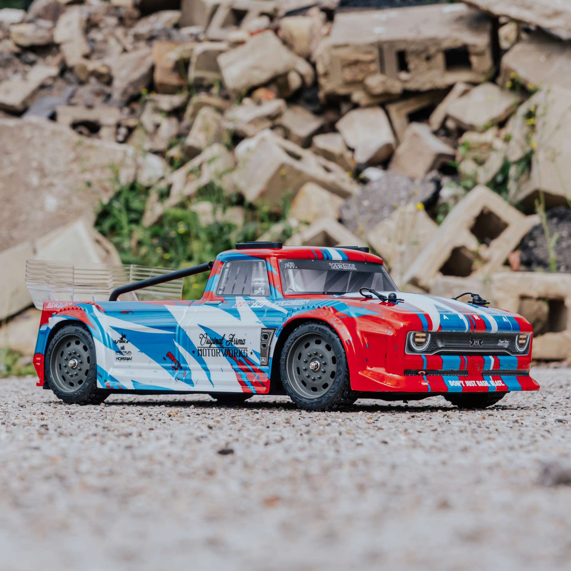 arrma-infraction-4x4-mega-resto-mod-truck-rtr-1-8-rot-blau image 7