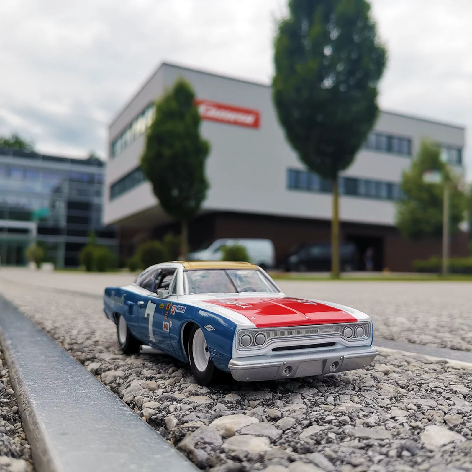 carrera-rc-plymouth-roadrunner-no-7-digital-132-slotcar-1-32 image 3