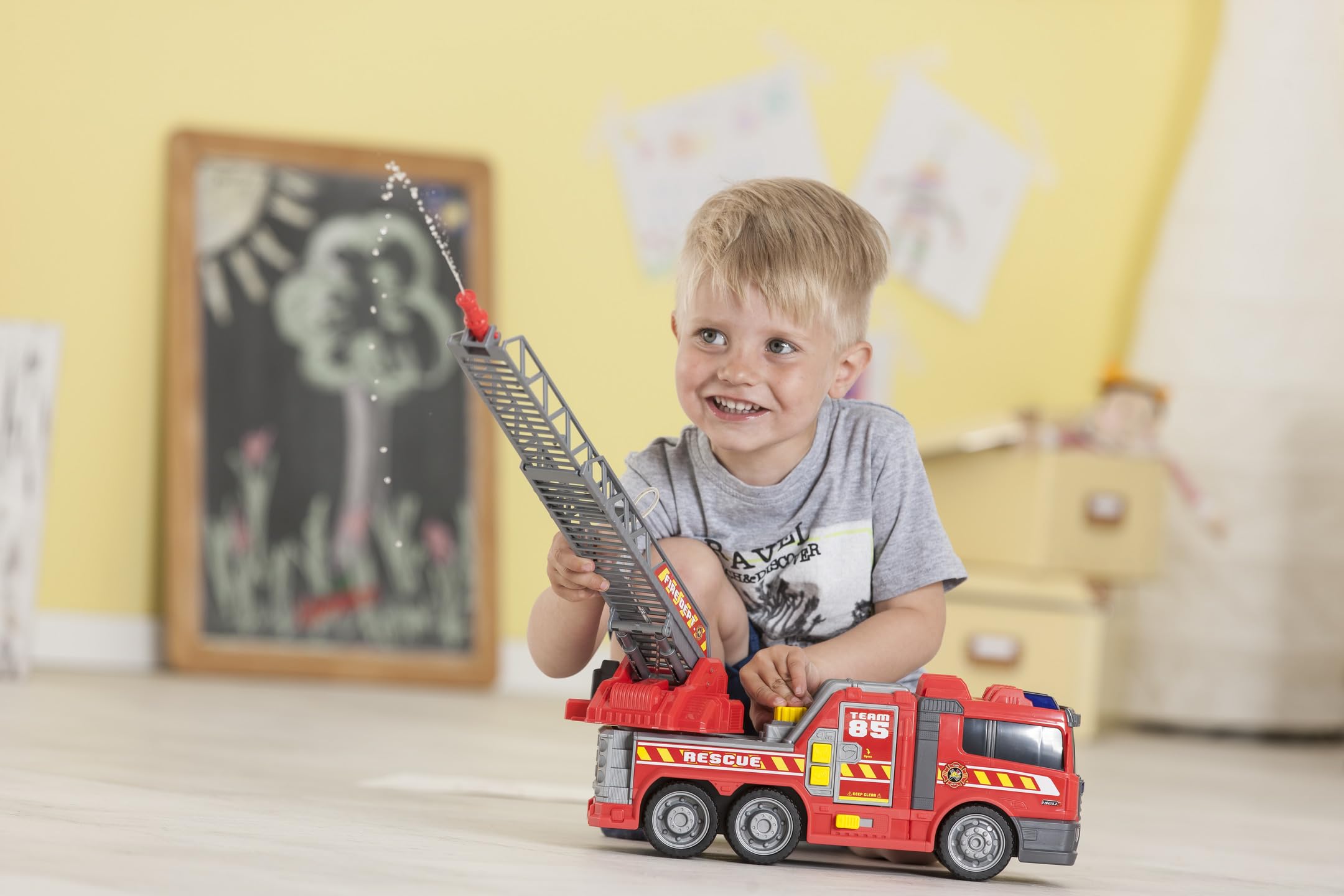 dickie-toys-fire-fighter-feuerwehrauto-mit-wasserspritze-36-cm image 5