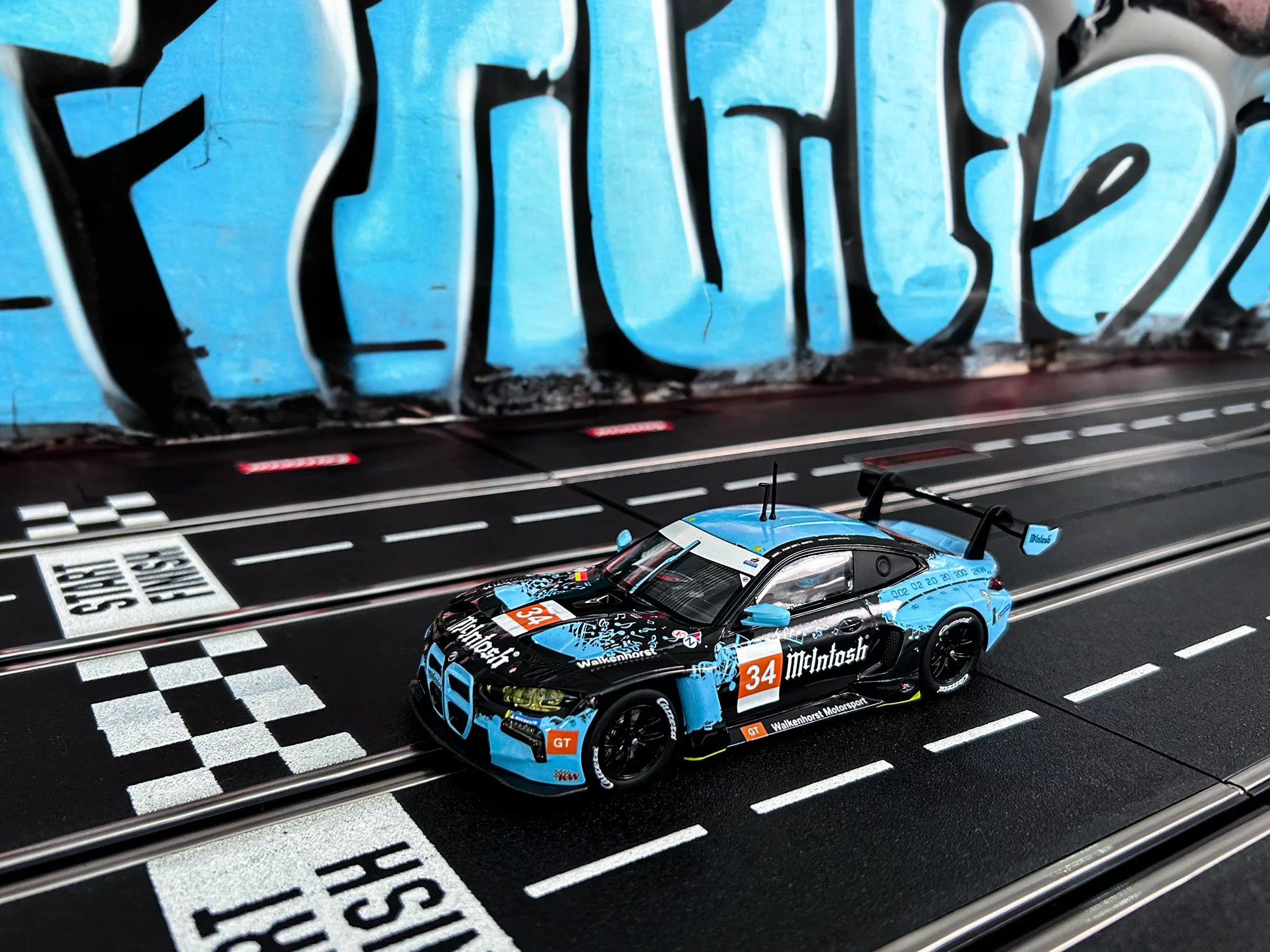 carrera-bmw-m4-gt3-walkenhorst-motorsport-no-34-digital-132-slotcar-1-32 image 2