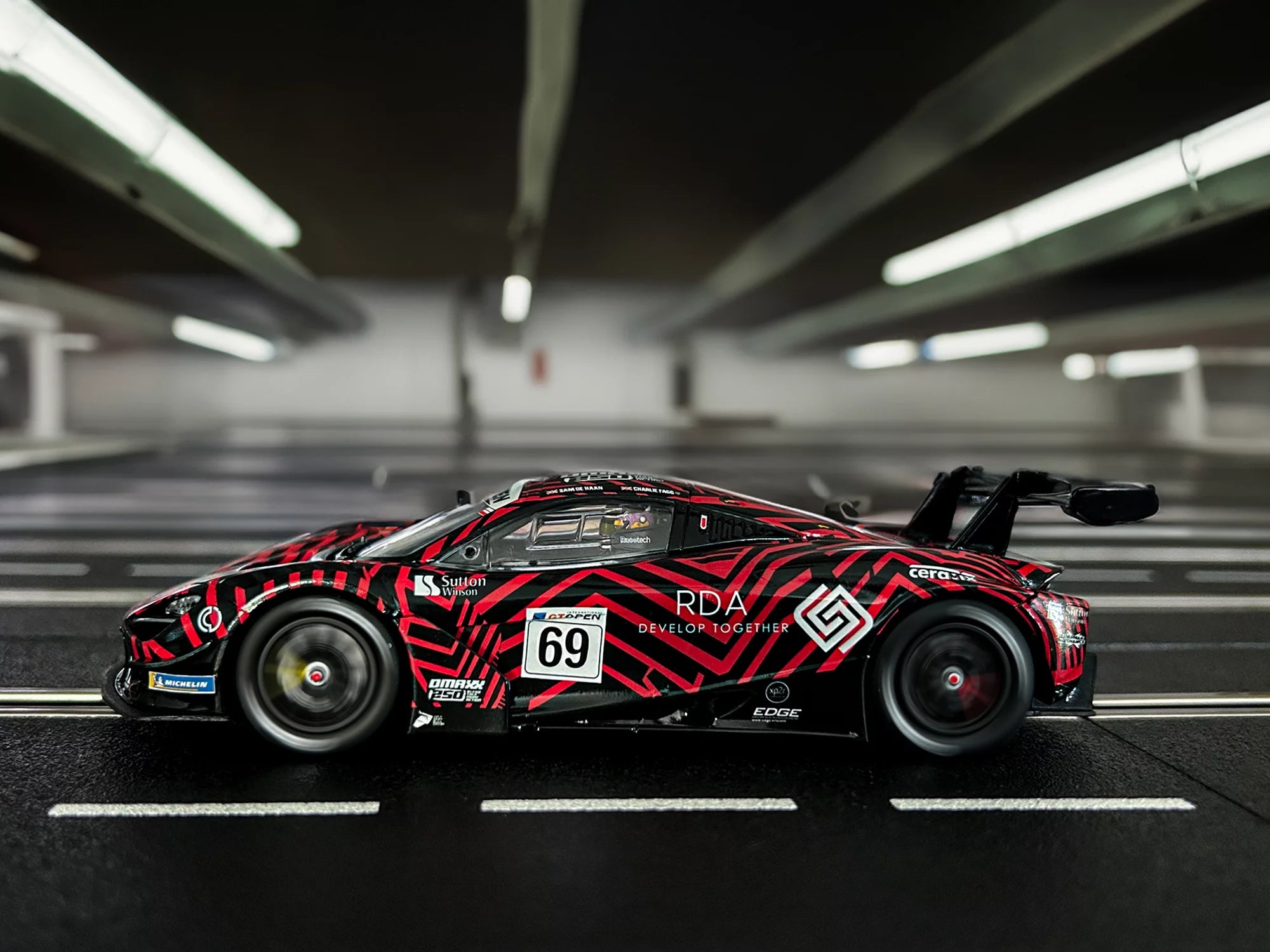 carrera-digital-132-mclaren-720s-gt3-optimum-motorsport-no-69-slotcar image 3