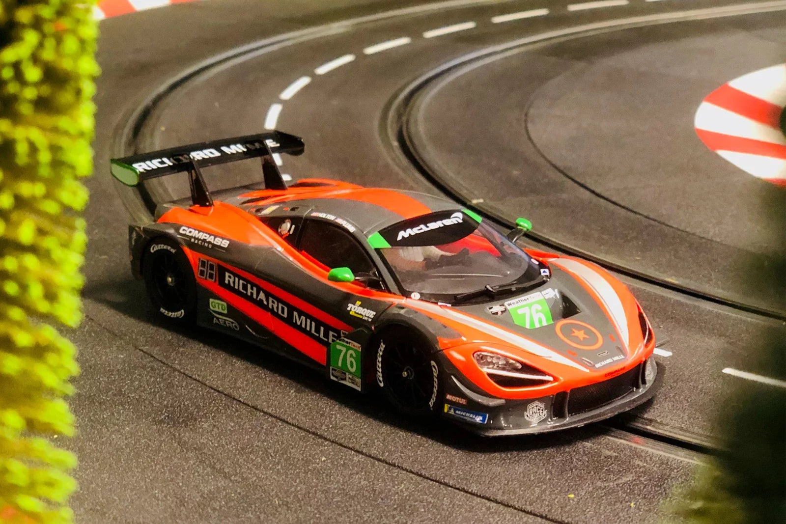 carrera-rc-mclaren-720s-gt3-compass-racing-no-76-digital-132-slotcar-1-32 image 2