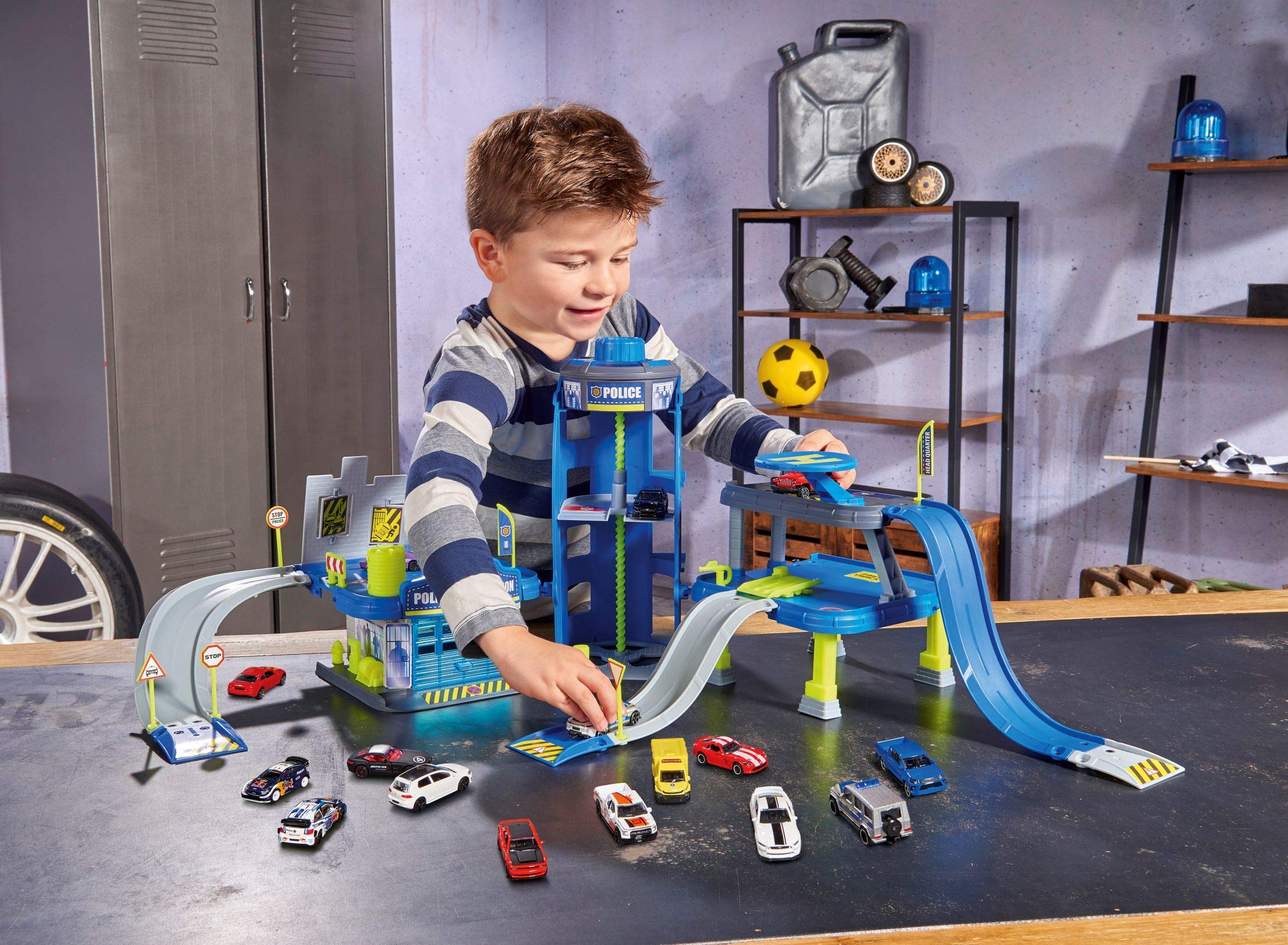 majorette-creatix-polizeistation-spielset-103-cm-mit-5-autos image 2