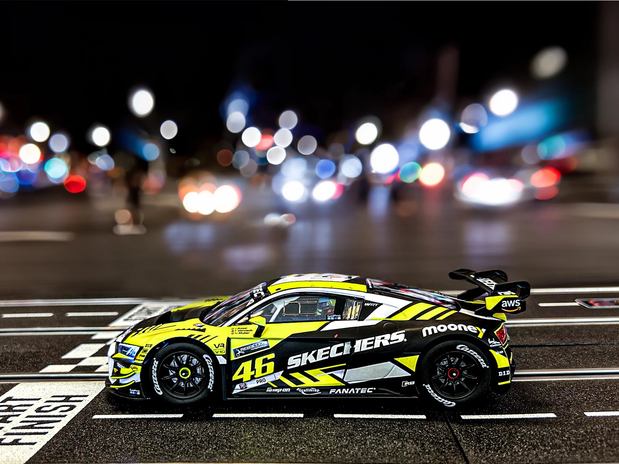carrera-rc-audi-r8-lms-gt3-evo-ii-valentino-rossi-no-46-slotcar-1-24 image 3
