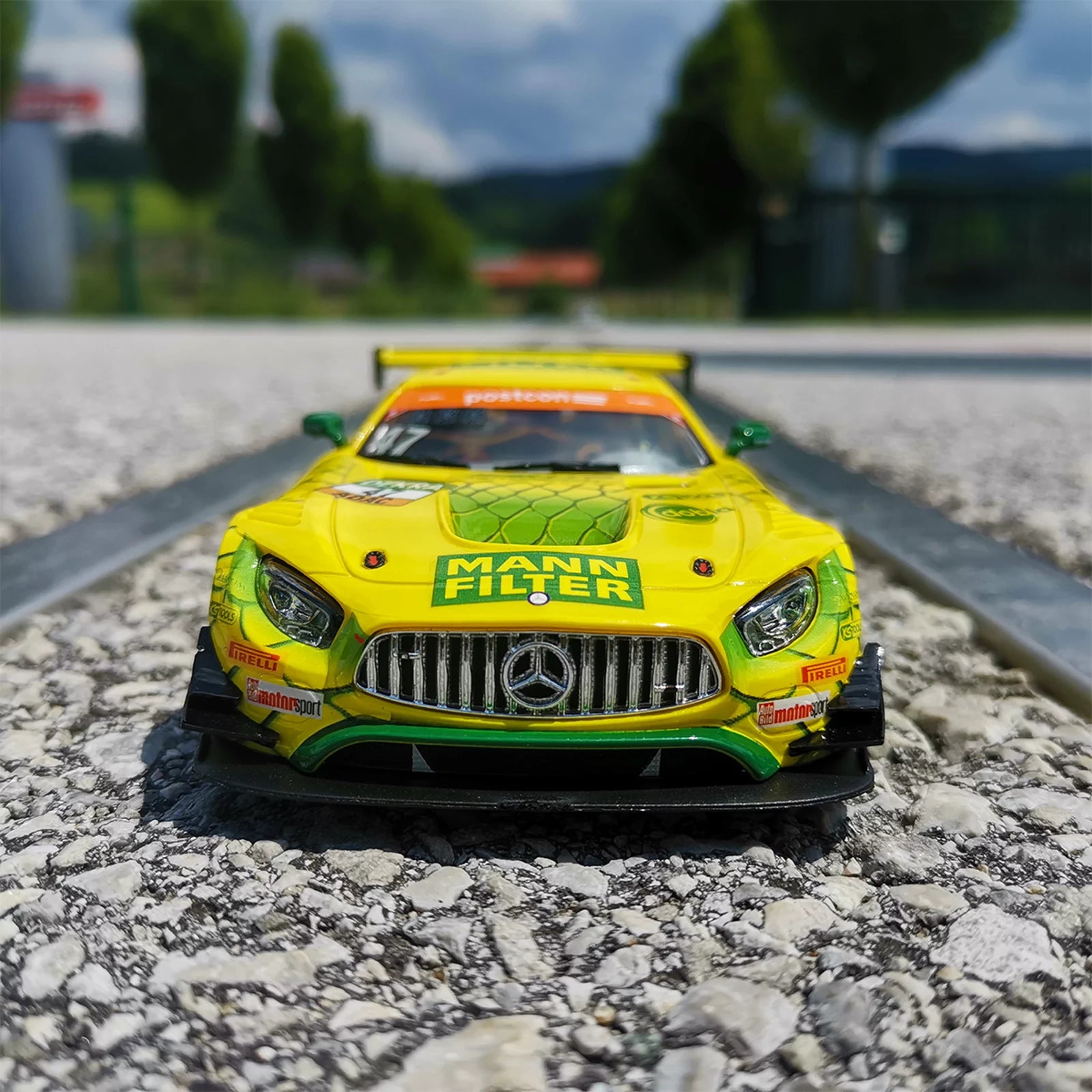 carrera-rc-mercedes-amg-gt3-mann-filter-team-htp-no-47-slotcar-1-32 image 2