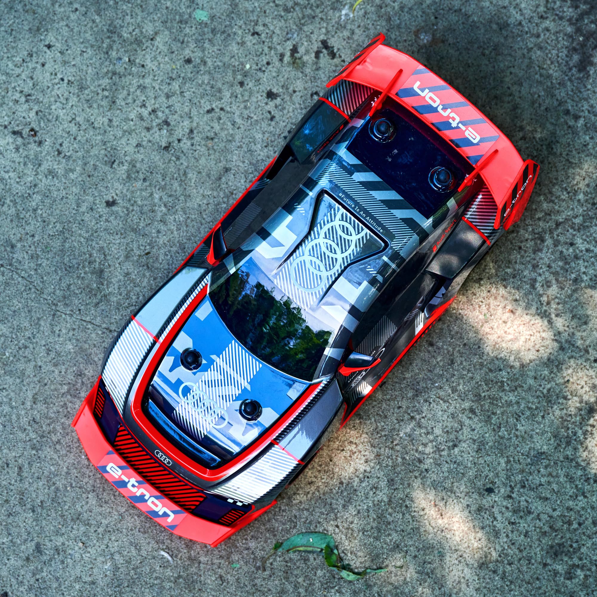 dickie-toys-rc-audi-s1-e-tron-quattro-drift-car-30cm-4wd-2-4ghz-ab-6-jahre image 5