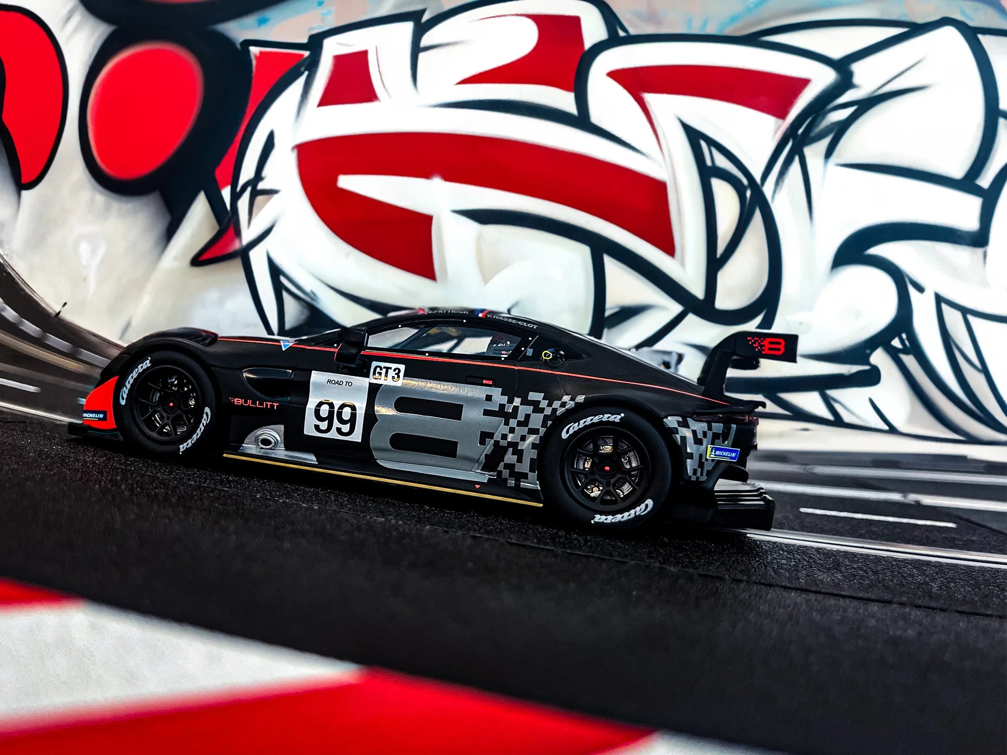 carrera-rc-aston-martin-vantage-gt3-bullitt-racing-no-99-digital-132-slotcar-1-3 image 3