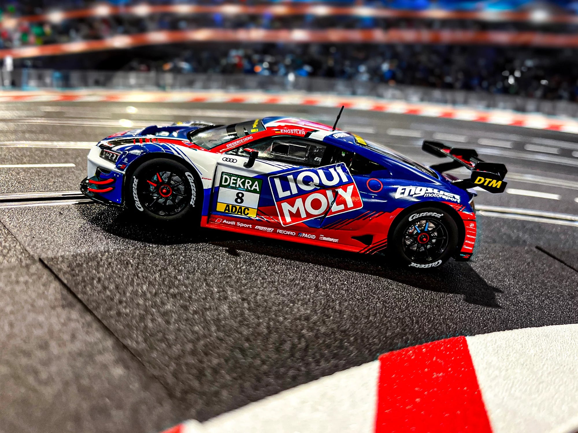 carrera-digital-132-audi-r8-lms-gt3-evo-ii-engstler-motorsport-no-8-1-32 image 3