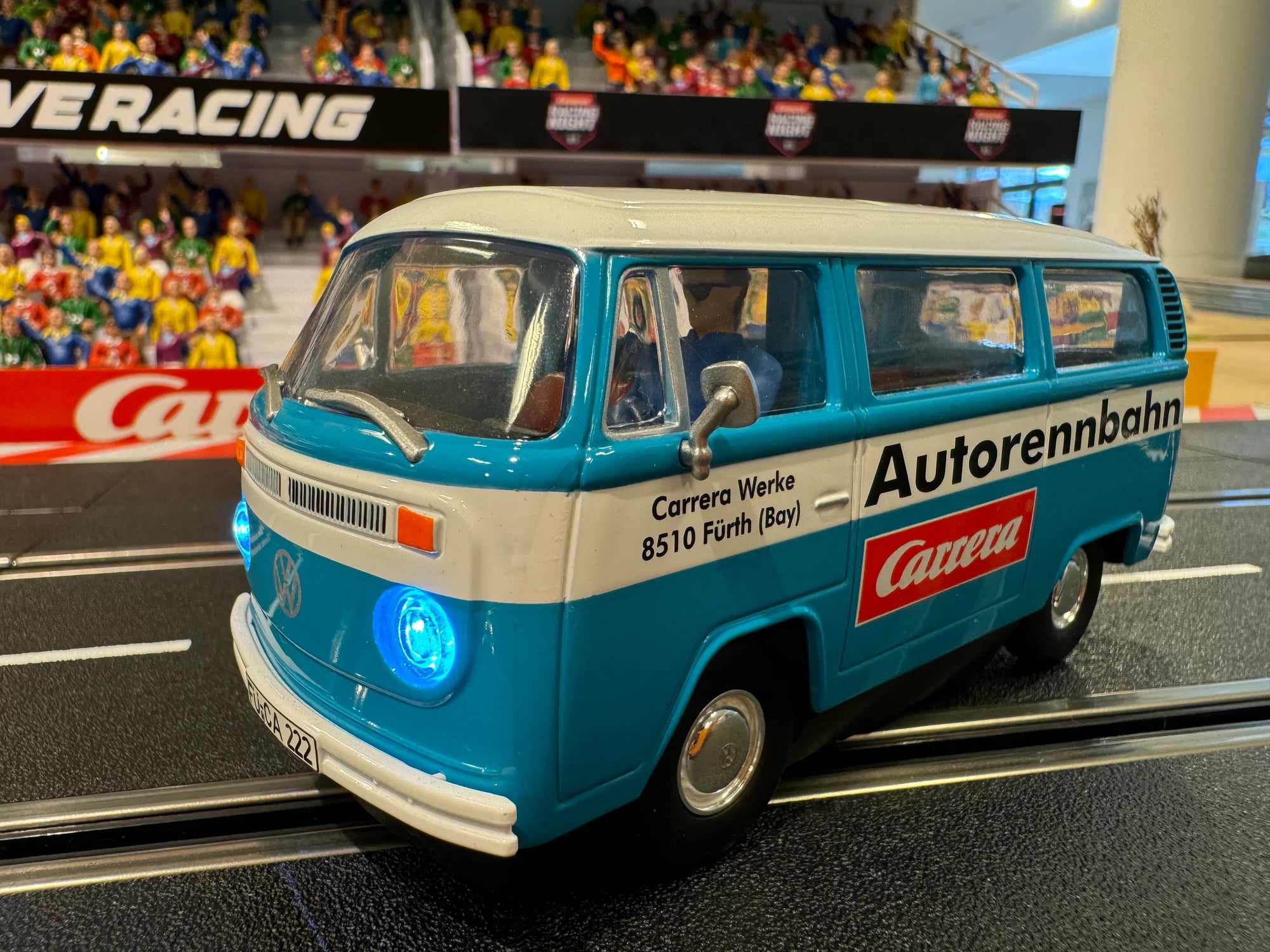 carrera-rc-vw-bus-t2b-carrera-f-rth-clubmodell-2024-slotcar-digital-132-1-32 image 2