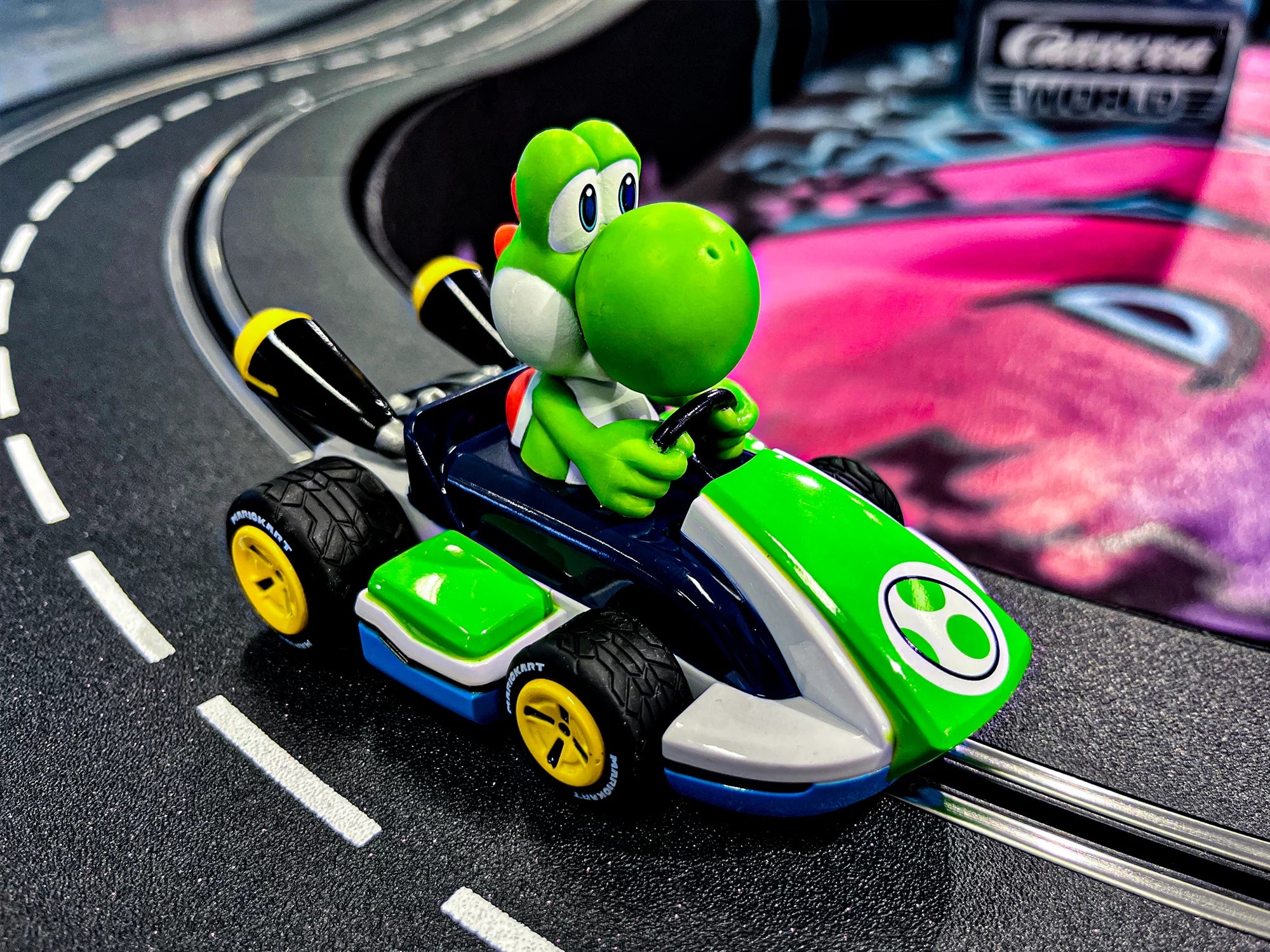 carrera-rc-mario-kart-yoshi-slotcar-1-32-digital-132 image 2