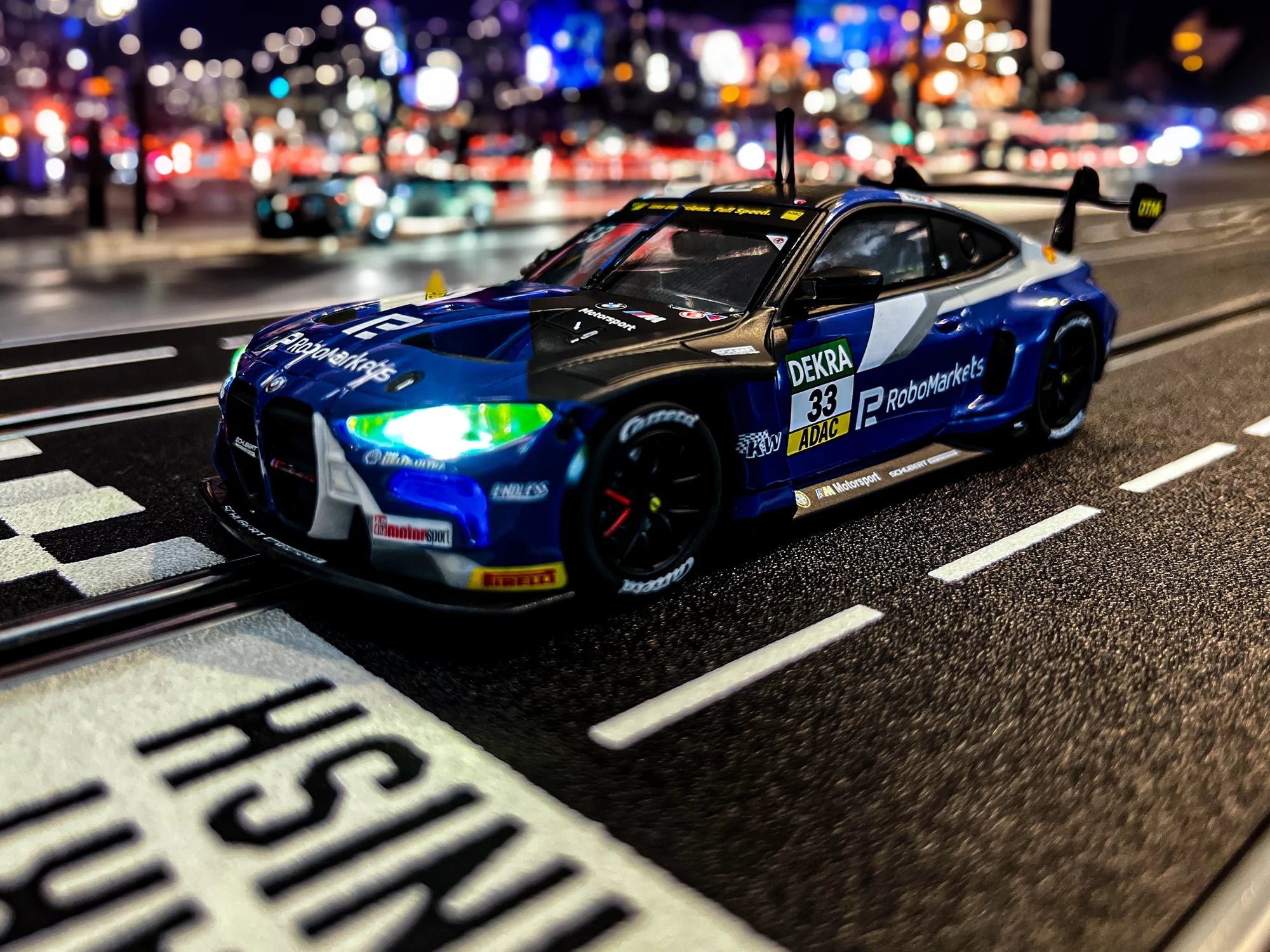 carrera-rc-bmw-m4-gt3-schubert-motorsport-no-33-slotcar-1-32-digital-132 image 2