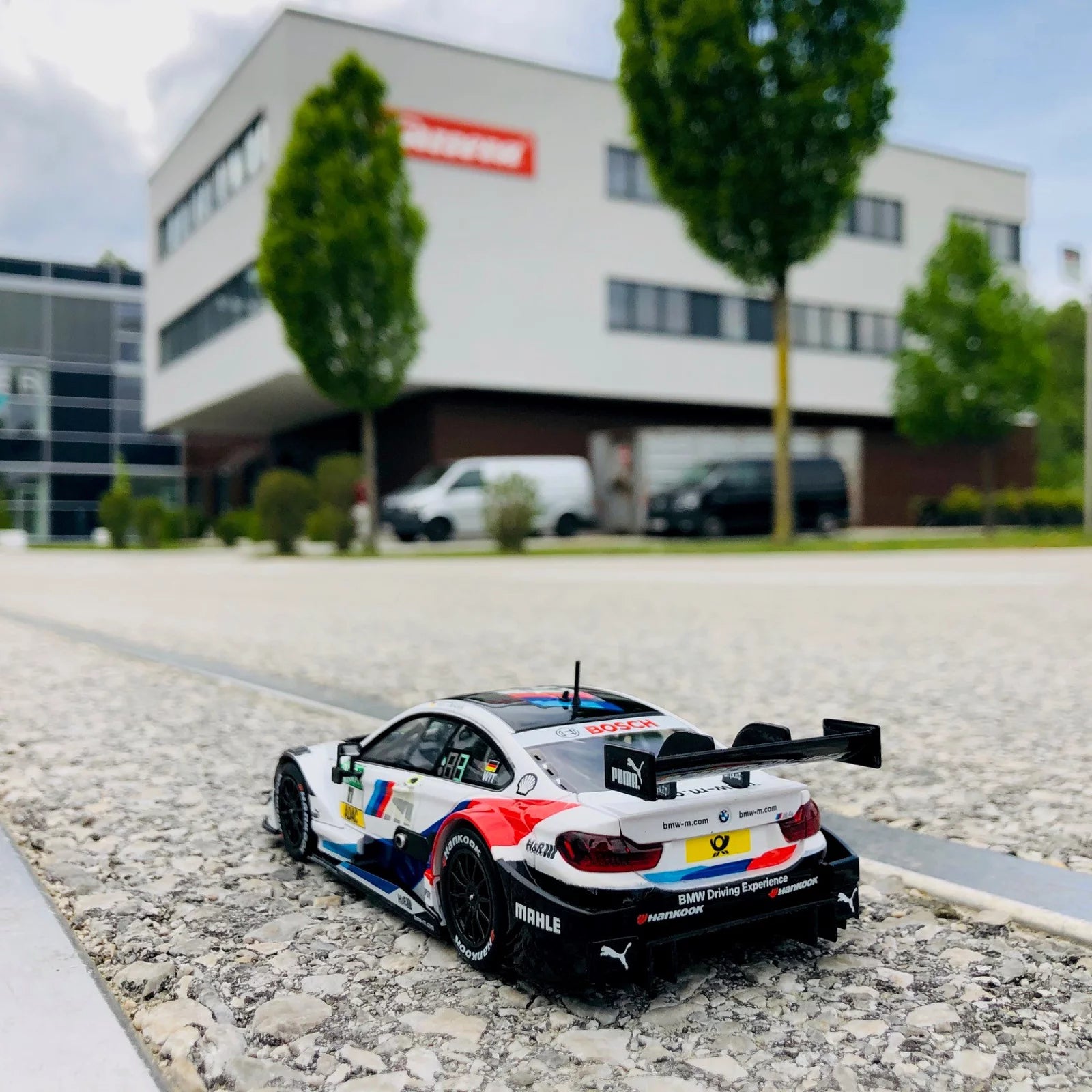 carrera-rc-bmw-m4-dtm-m-wittmann-no-11-slotcar-digital-132 image 3
