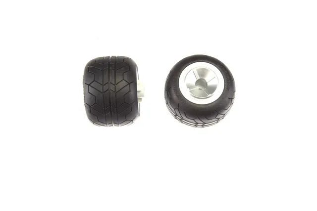 carrera-rc-hinterreifen-mit-felgen-2-st-ck-ersatz-set image 1