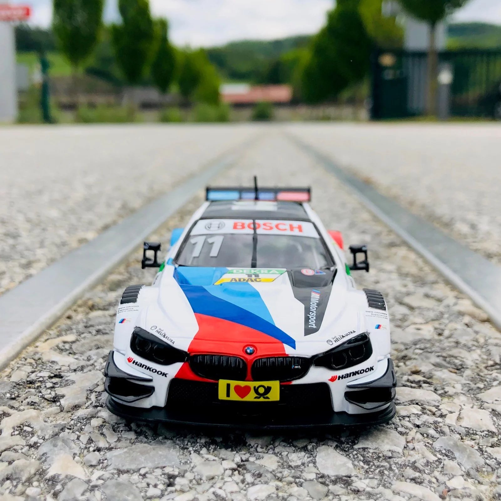 carrera-rc-bmw-m4-dtm-m-wittmann-no-11-slotcar-digital-132 image 2