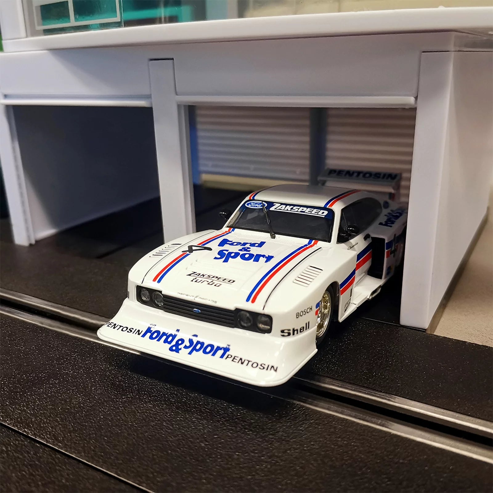 carrera-ford-capri-zakspeed-turbo-lili-reisenbichler-no-4-evolution image 2