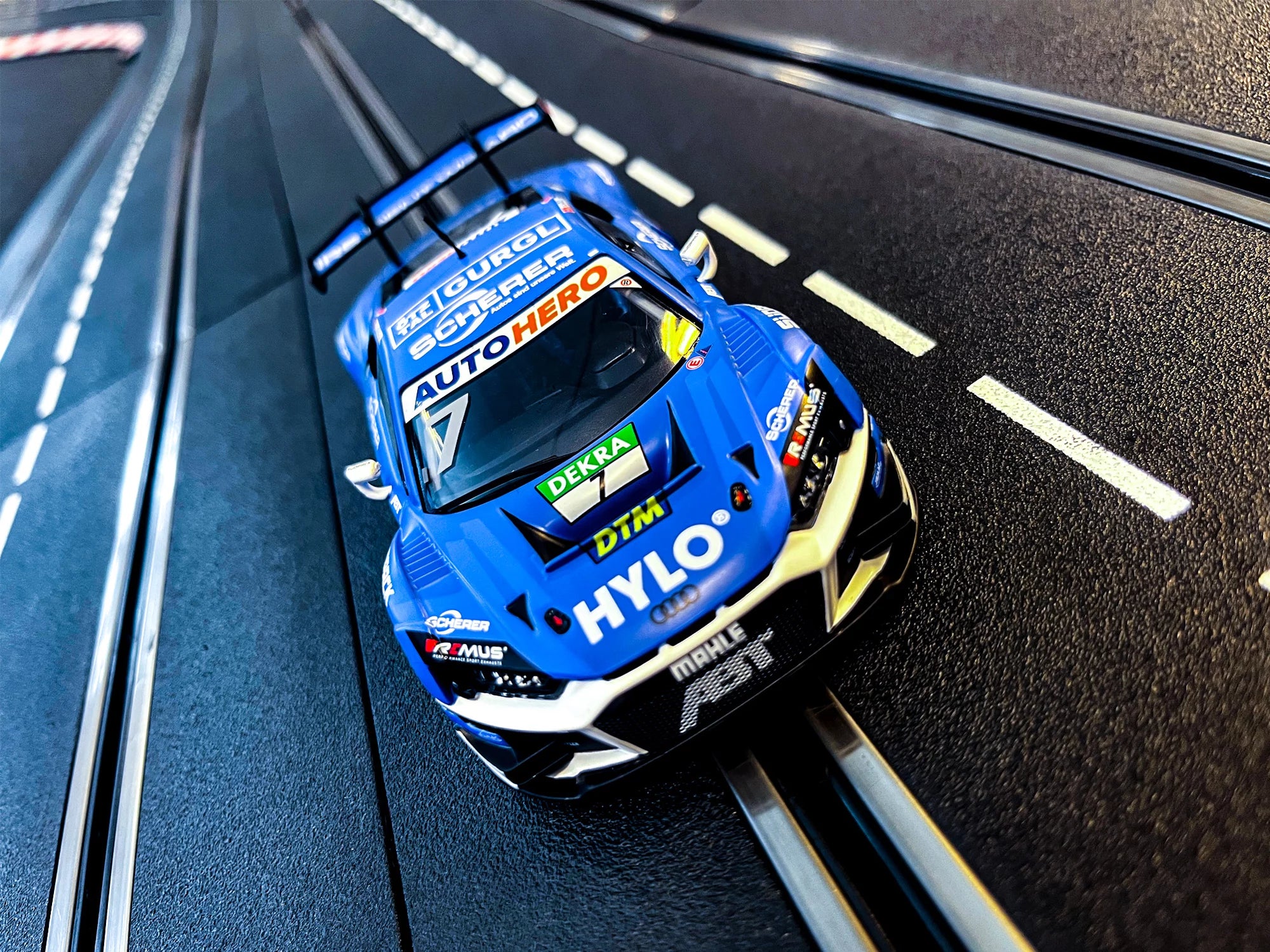 carrera-digital-132-audi-r8-lms-gt3-evo-ii-team-abt-sportsline-no-7-slotcar-1-32 image 4