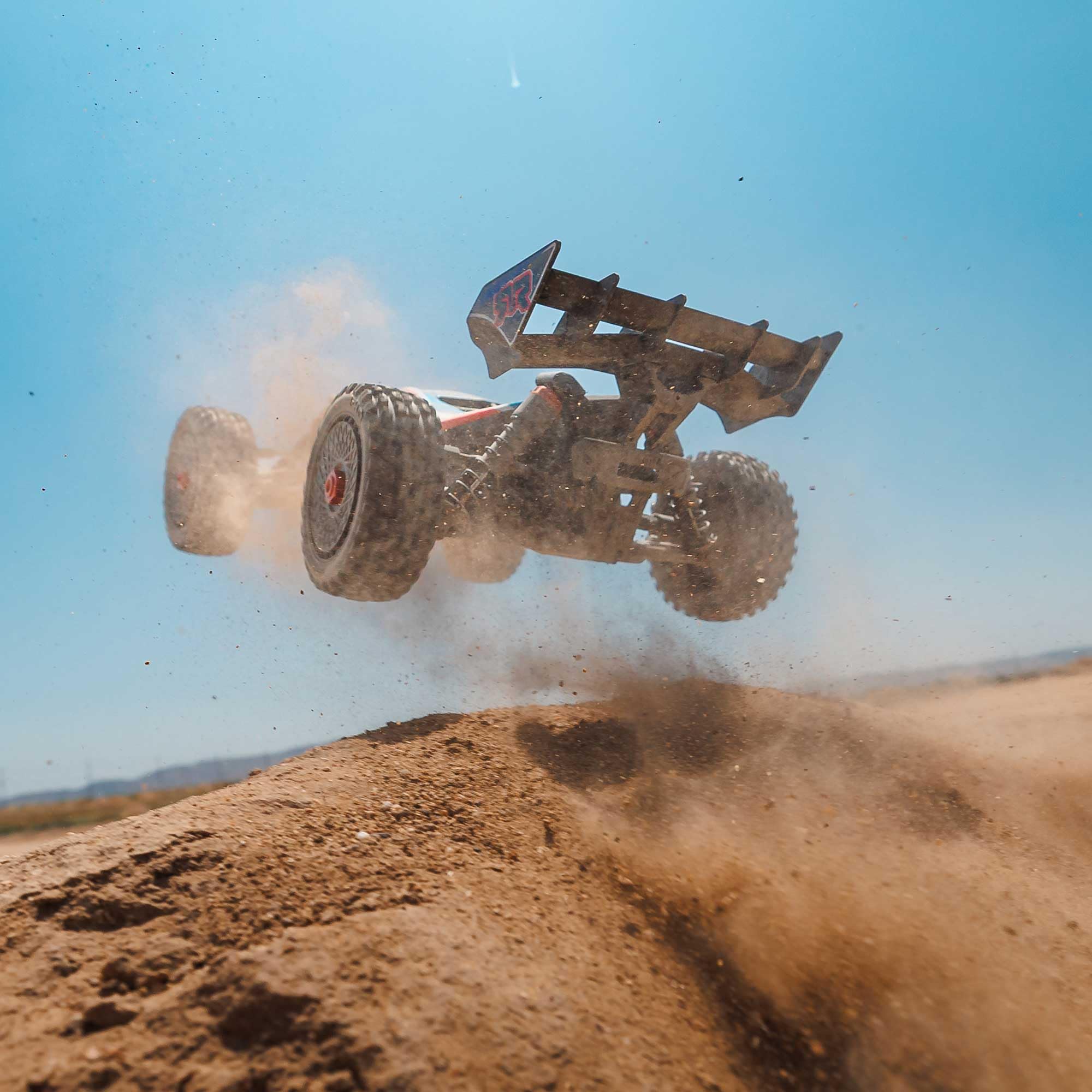 arrma-typhon-223s-4x4-rtr-brushless-speed-buggy-1-8-red image 5