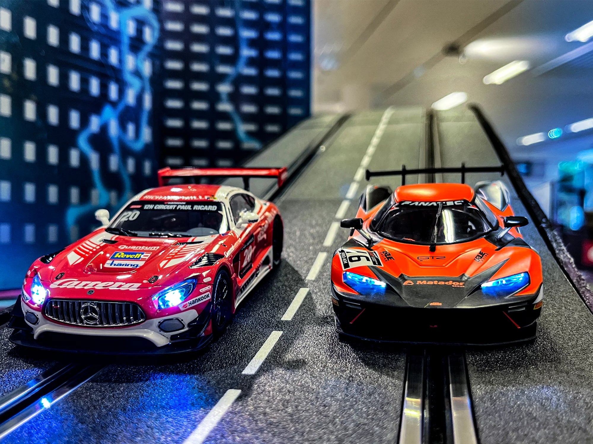 carrera-rc-race-to-victory-digital-132-set-ktm-x-bow-gt2-vs-mercedes-amg-gt3-uk- image 5