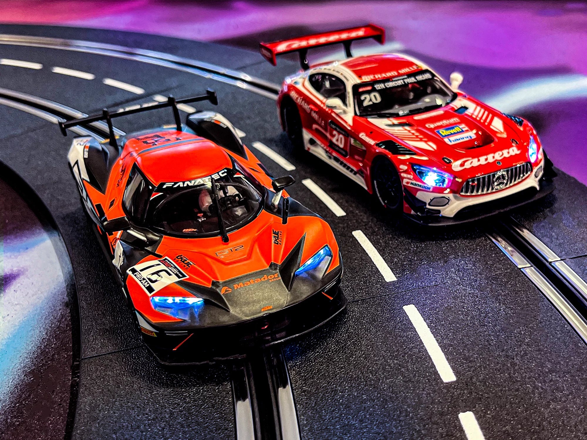 carrera-rc-race-to-victory-digital-132-set-ktm-x-bow-gt2-vs-mercedes-amg-gt3-uk- image 6