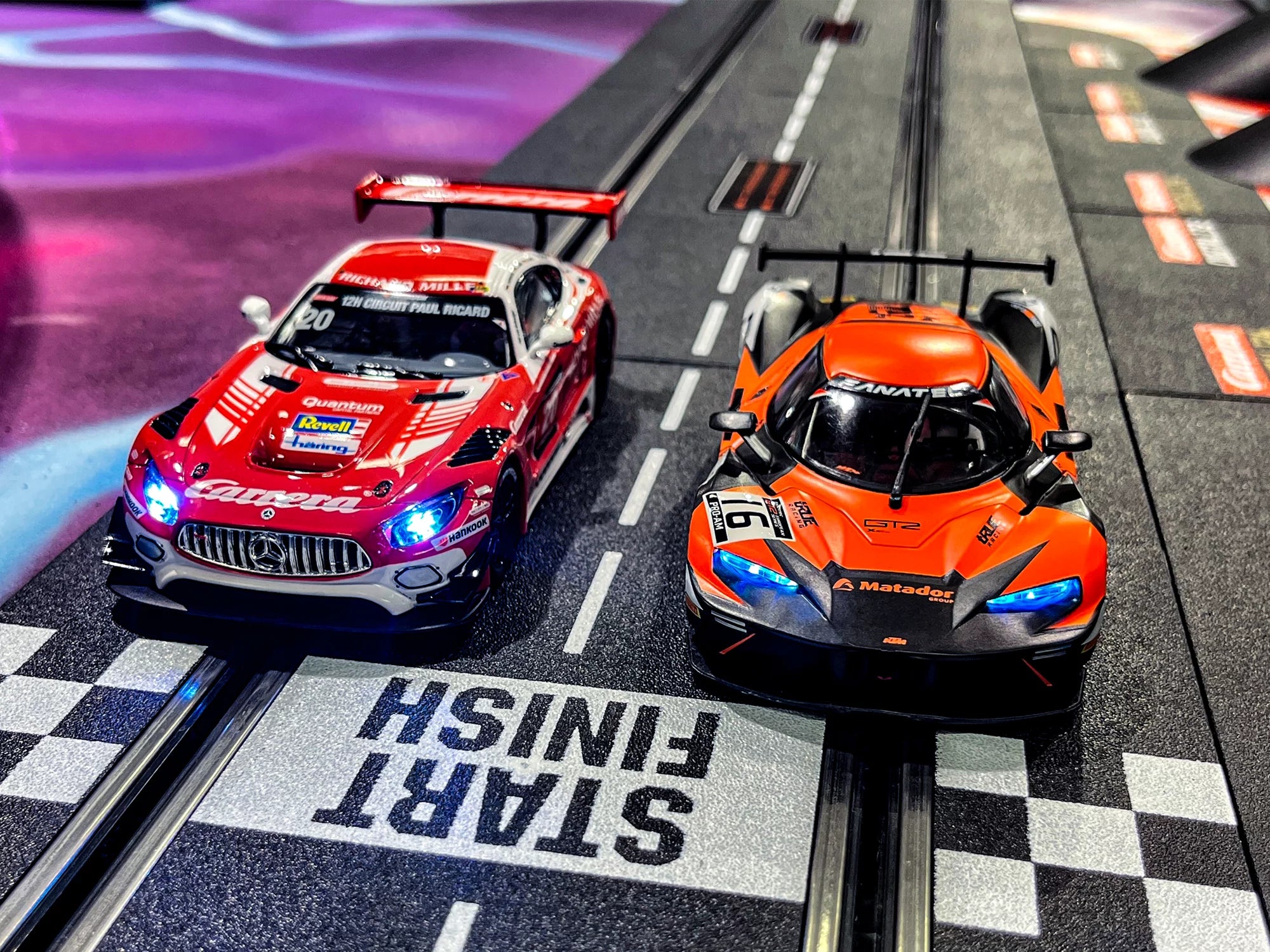 carrera-rc-race-to-victory-digital-132-set-ktm-x-bow-gt2-vs-mercedes-amg-gt3-uk- image 7